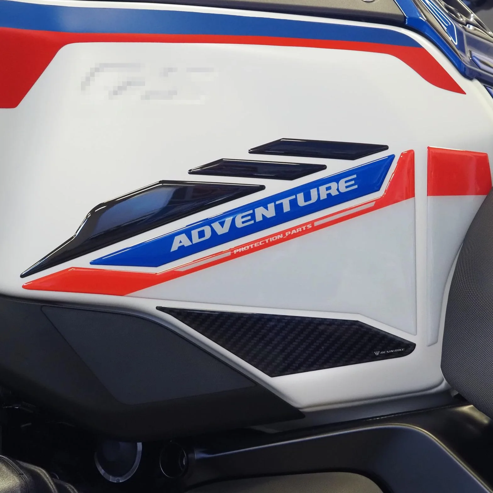 Resin Bike Kit Naklejki Moto kompatybilne z Bmw R 1300 GS Adventure Trophy 2025. Chronią Kompletny zestaw przed uderzeniami i zadrapaniami. Naklejki żywiczne z efektem 3D - wyprodukowane we Włoszech