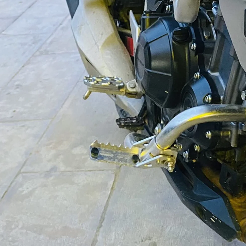 ESPEEDMTC do BMW R1250GS R1200GS LC Adventure 2013-2022, przednie kołki nożne, zderzak, autostrada, gwóźdź, składany zacisk pedału R 1200, 1250 GS (srebrny)