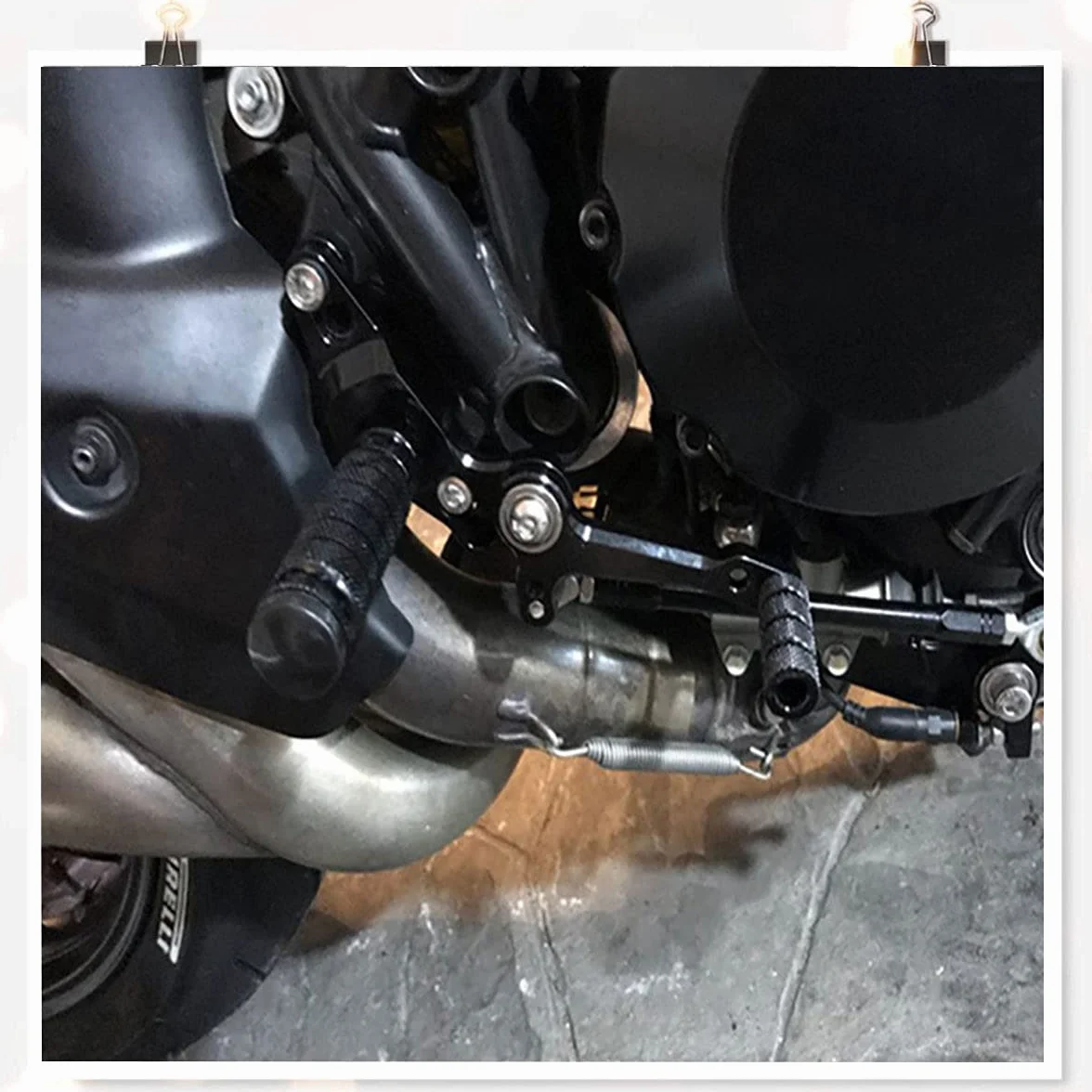 Podnóżek, wspornik podnóżka, zestaw akcesoriów do motocykla z tyłu, aluminium, uniwersalny, do motocykli, skuterów, motorowerów, motorowerów, akcesoriów do mocowania pedałów, lewy i prawy podnóżek, 2 sztuki w kolorze czarnym