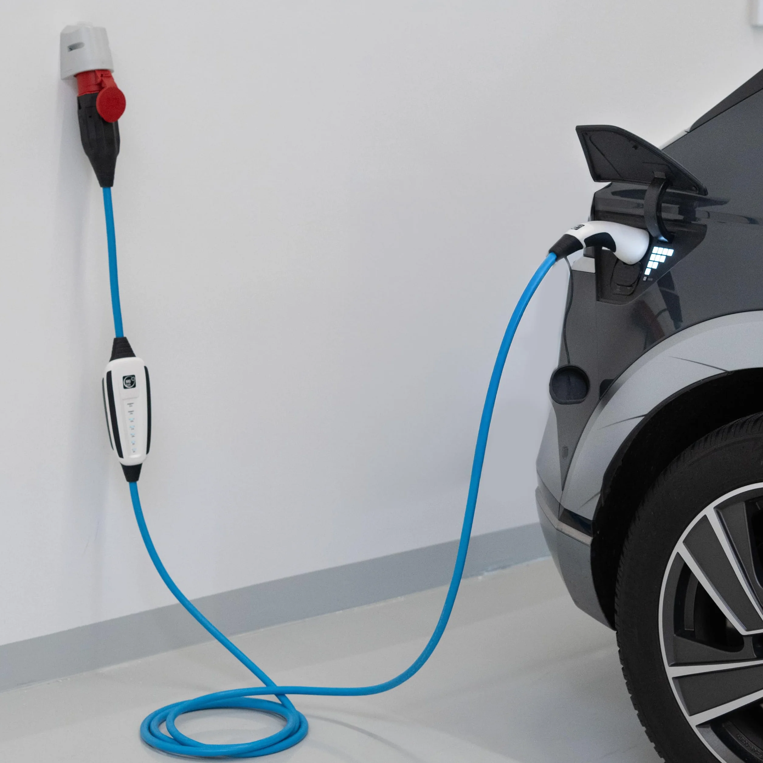 NRGkick Mocowanie złącza 16A 5-pinowe, ładowanie do 11kW, dla NRGkick Skrzynka ścienna