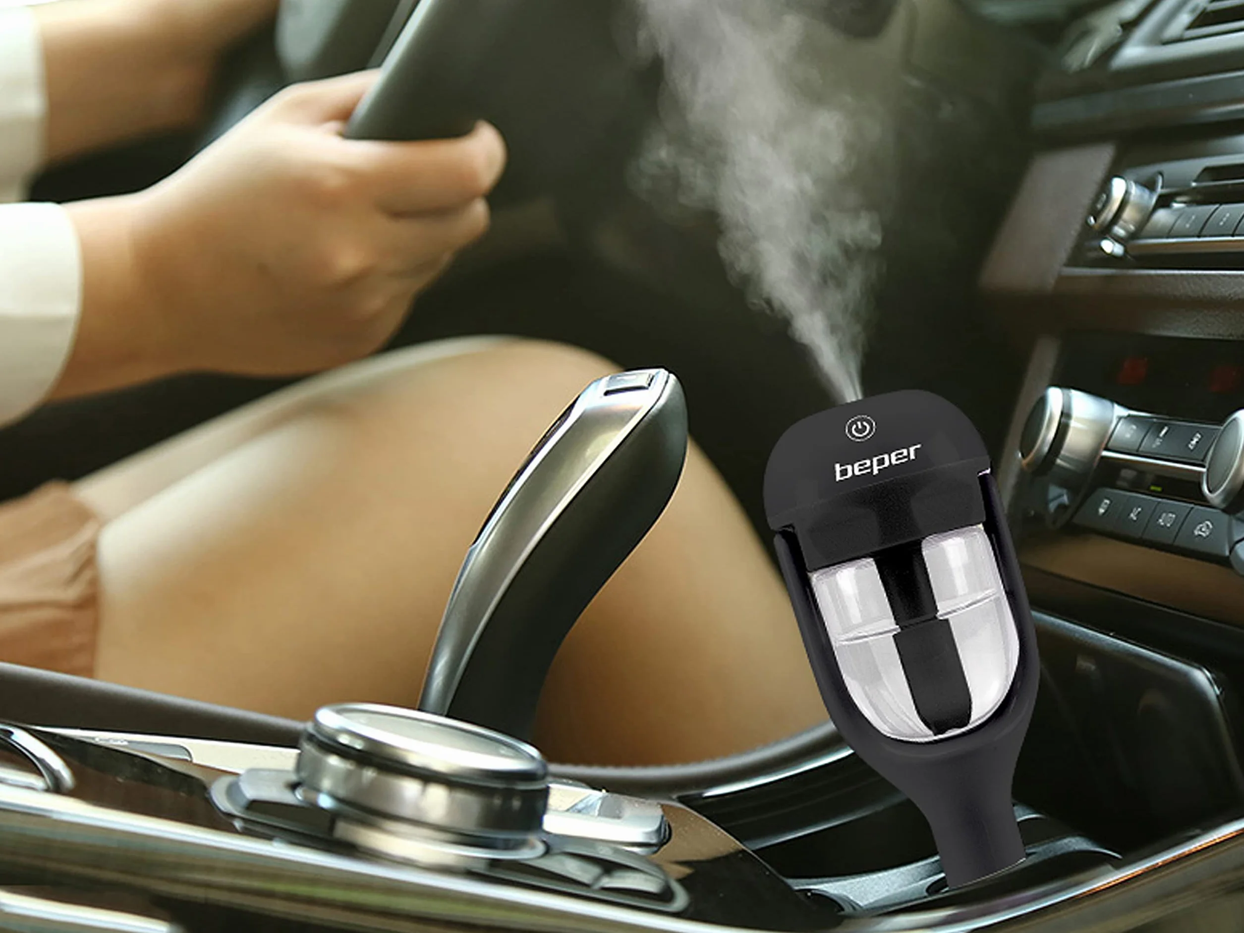 BEPER P205DIF100 dyfuzor zapachowy/nawilżacz powietrza, 25 ml, 1,5-2 W, możliwość pochylenia do 180°, system zapobiegający kapaniu, przycisk dotykowy, rozpylanie ciągłe lub przerywane, wtyczka 12 V,