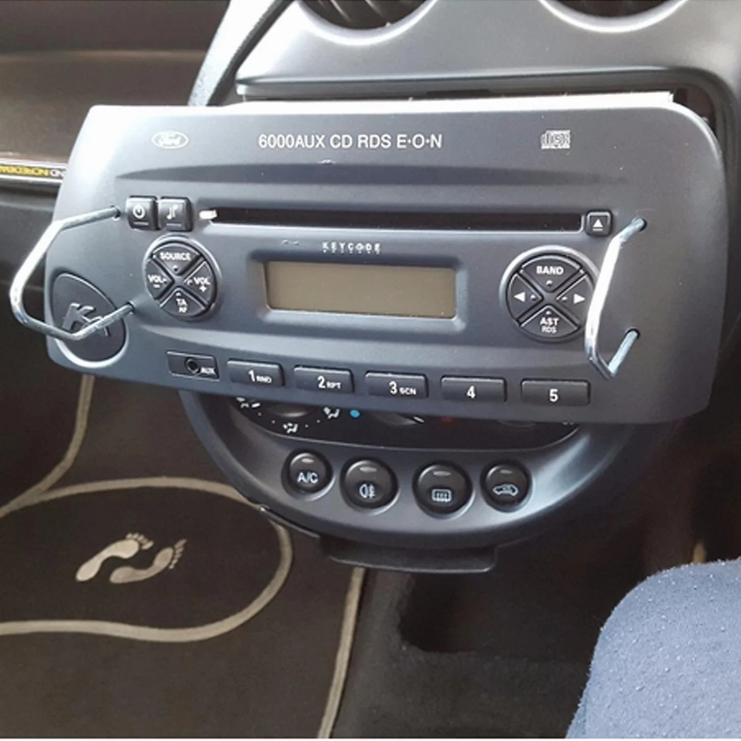 Klucz do odblokowania radia samochodowego Stereo Remover kompatybilny z Fiat: 500, Palio, Punt, Lancia, CD Pins (4 sztuki)