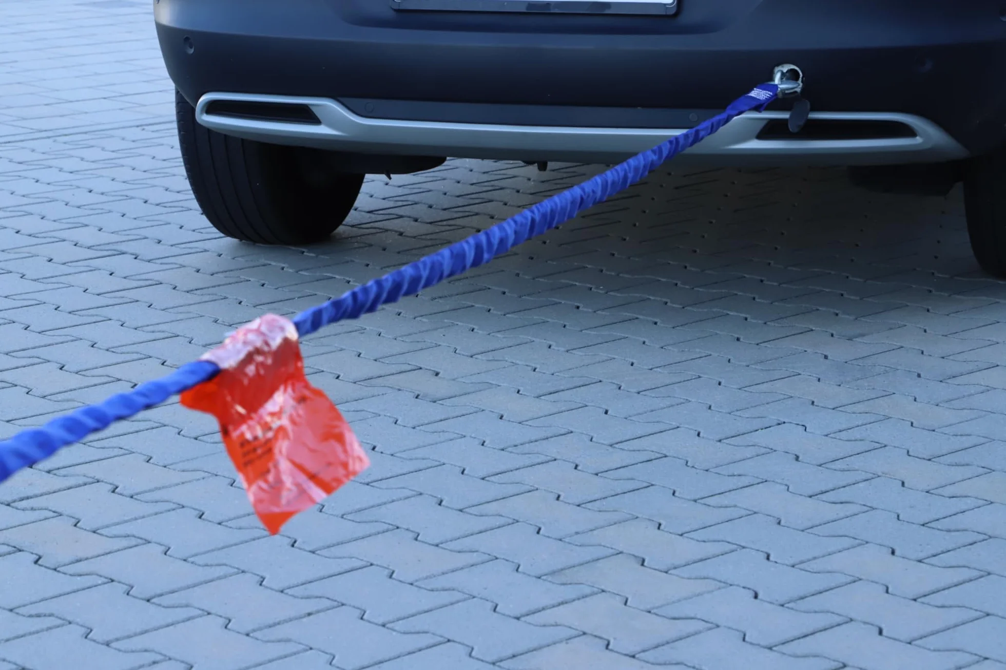 cartrend Lina holownicza XXL 3000 kg, 2 karabińczyki, z torbą do przechowywania i flagą bezpieczeństwa, długość 4 m, niebieska