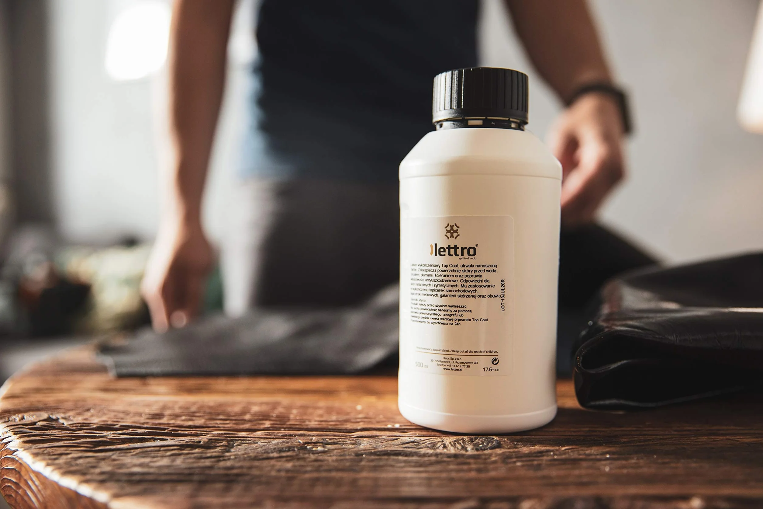 Lettro Top Coat Lakier do wykańczania skóry, utrwalacz farb do skóry naturalnej i syntetycznej, wykończenie skórzanej tapicerki samochodowej, mebli skórzanych, obuwia i innych, 500 ml, połysk