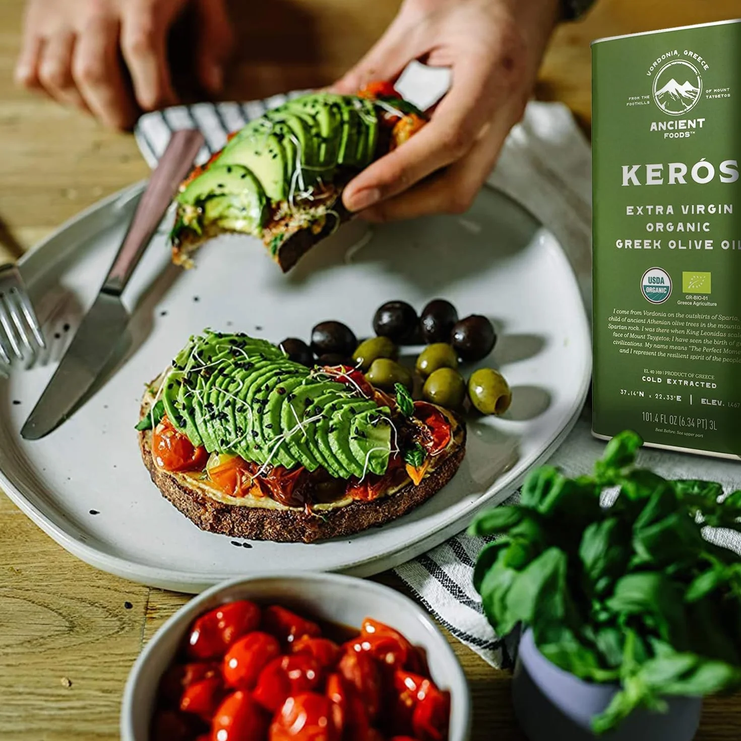 Ancient Foods - Kerós Bio oliwa z oliwek tłoczona na zimno - grecki olejek z oliwek Extra Virgin Olive Oil z Athenoelia Oliven - zbiory ręczne (Puszka 3L)