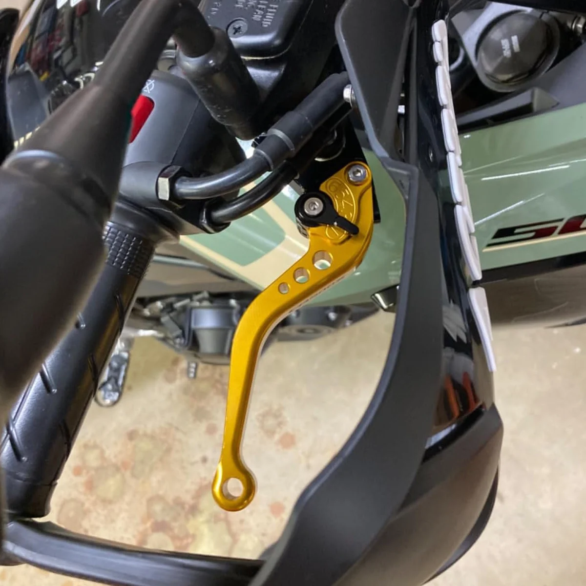 Kompatybilna z Honda NX500 2024 krótka dźwignia sprzężenia hamulca, wykonana ze stopu aluminium CNC (tytan)