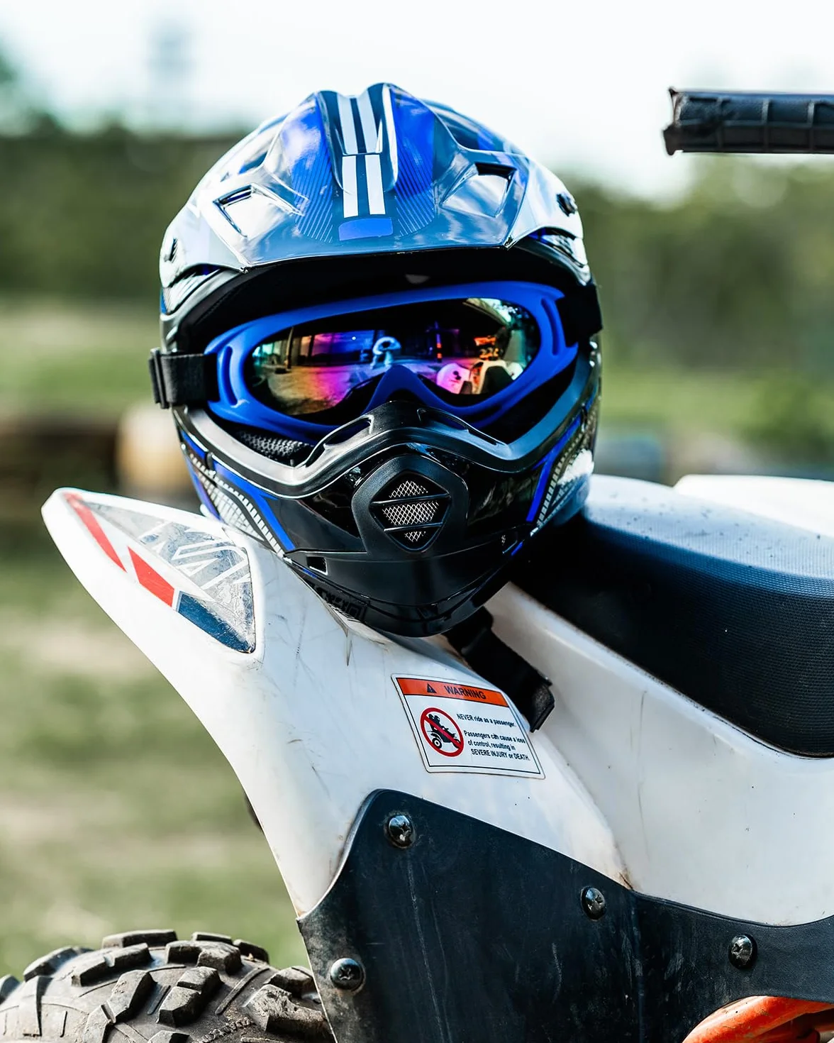 ILM Dziecięcy kask motocyklowy Cross Dirt Bike dla chłopców i dziewcząt, uniseks, homologacja ECE22.06 Full Face Off Road MTB ATV Enduro MTB z rękawicami Gogle Model B07, czarny niebieski, L