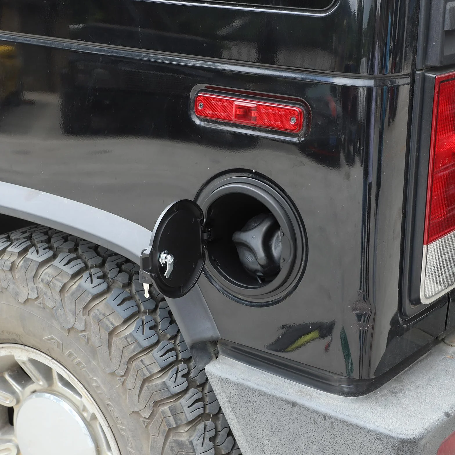 Osłona korka zbiornika paliwa samochodowego kompatybilna z Hummer H2 2003-2009, akcesoria zewnętrzne do drzwi zbiornika gazu, osłona pokrywy gazu ze stopu aluminium