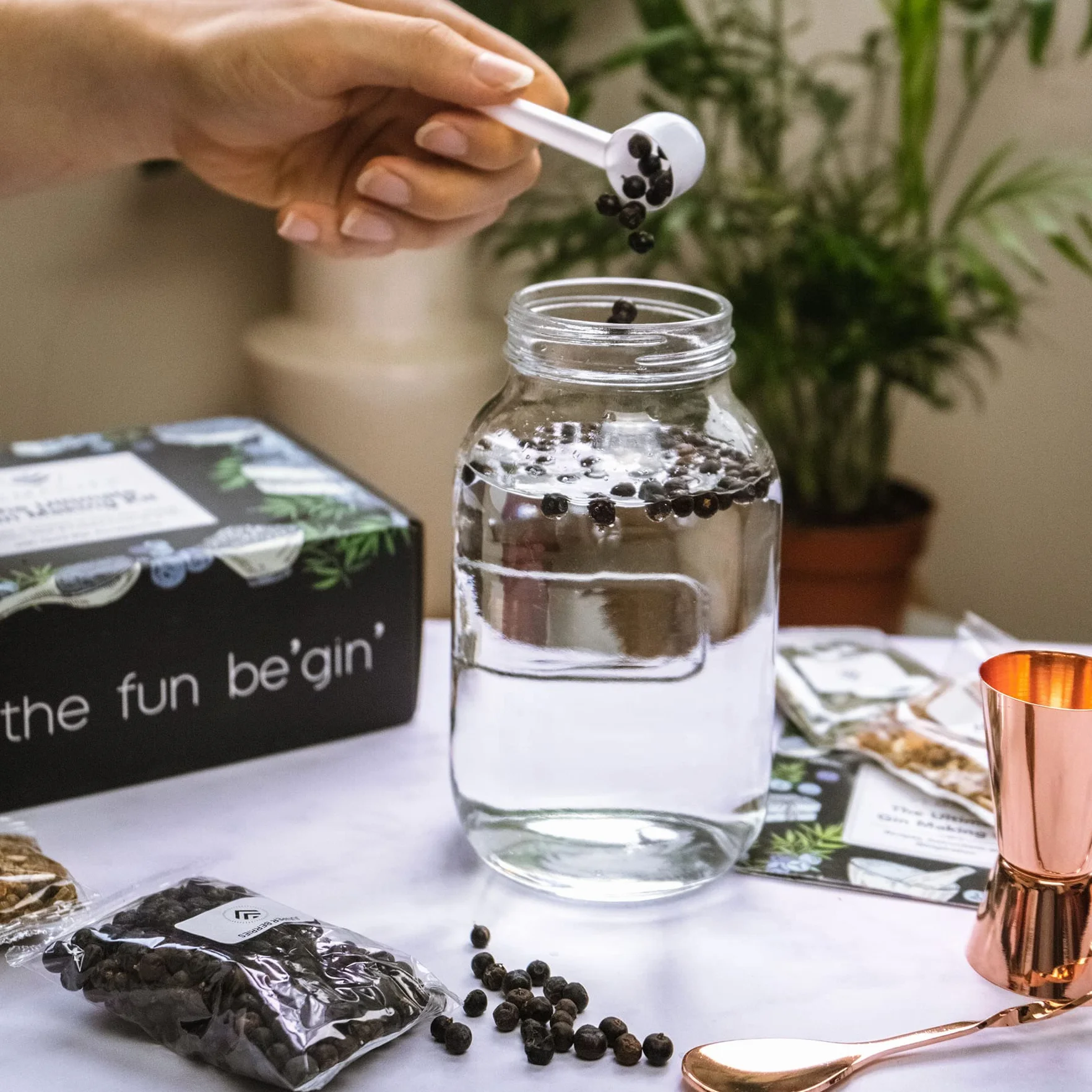 Gin Making Kit Create 10 Bottles Classic Colour Changing Pink Gin Gift Set 13 Botanicals Recipe Book Rose Gold Accessories