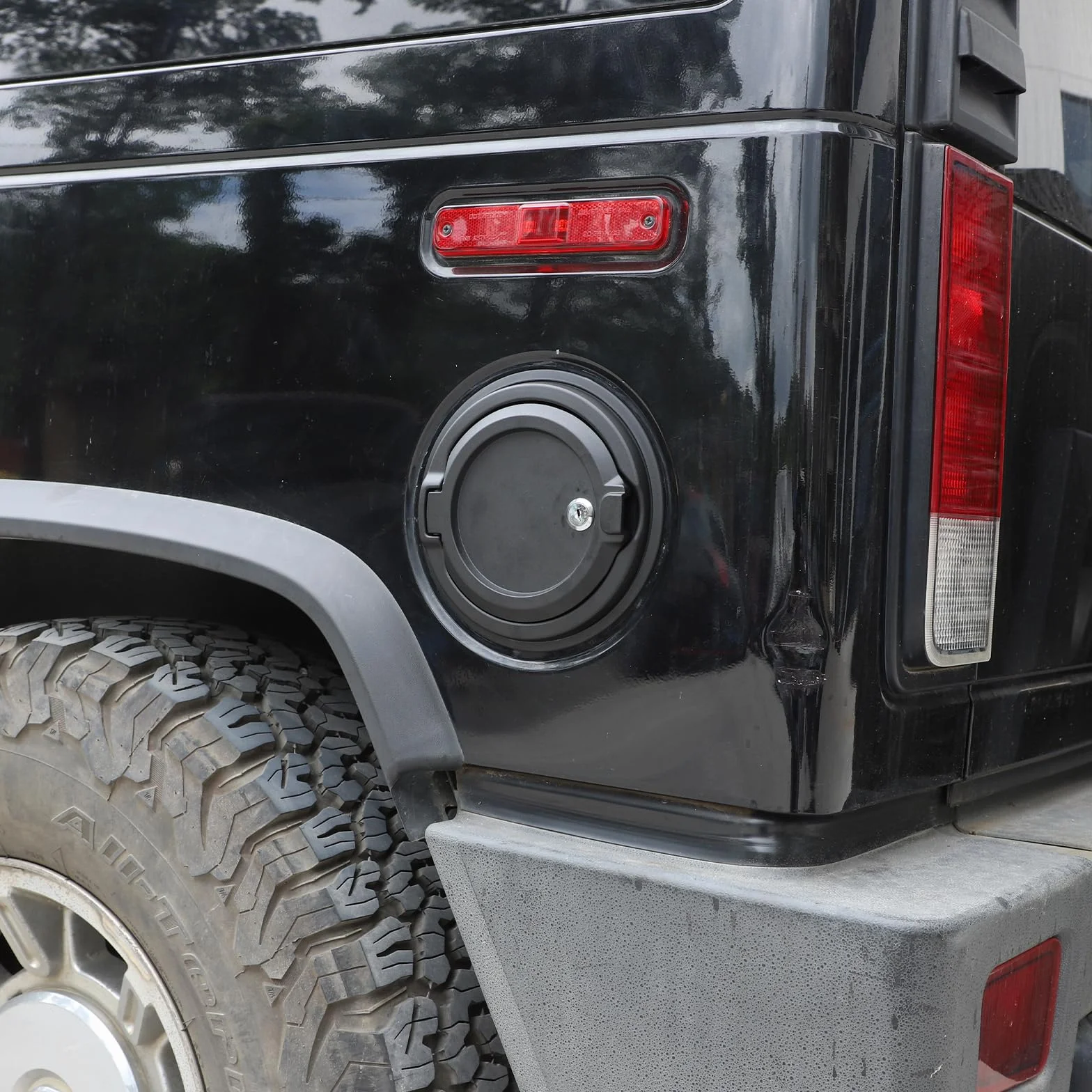 Osłona korka zbiornika paliwa samochodowego kompatybilna z Hummer H2 2003-2009, akcesoria zewnętrzne do drzwi zbiornika gazu, osłona pokrywy gazu ze stopu aluminium
