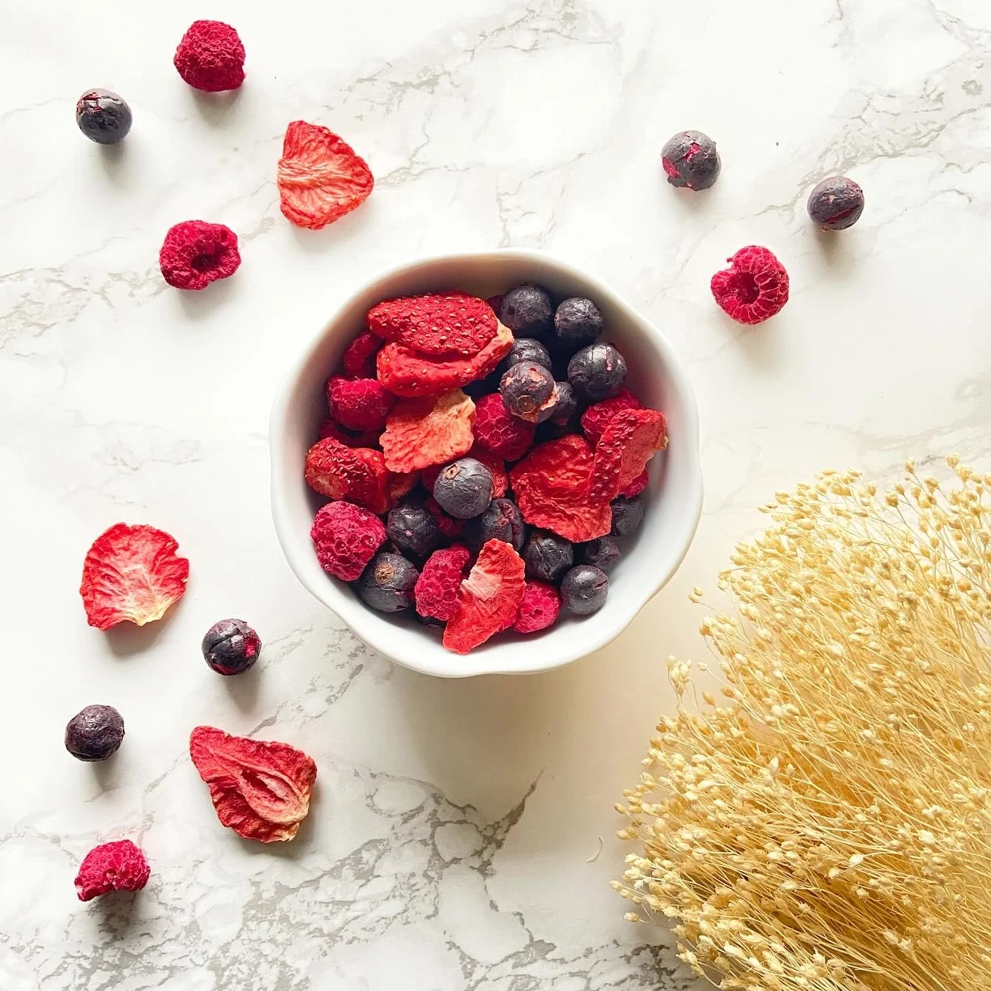 myfruits Mieszanka jagód "Happy Morning" 100 g – mieszanka liofilizowanych malin, czarnych porzeczek i truskawek, 100% naturalne, bez dodatku cukru, wegańska i bezglutenowa