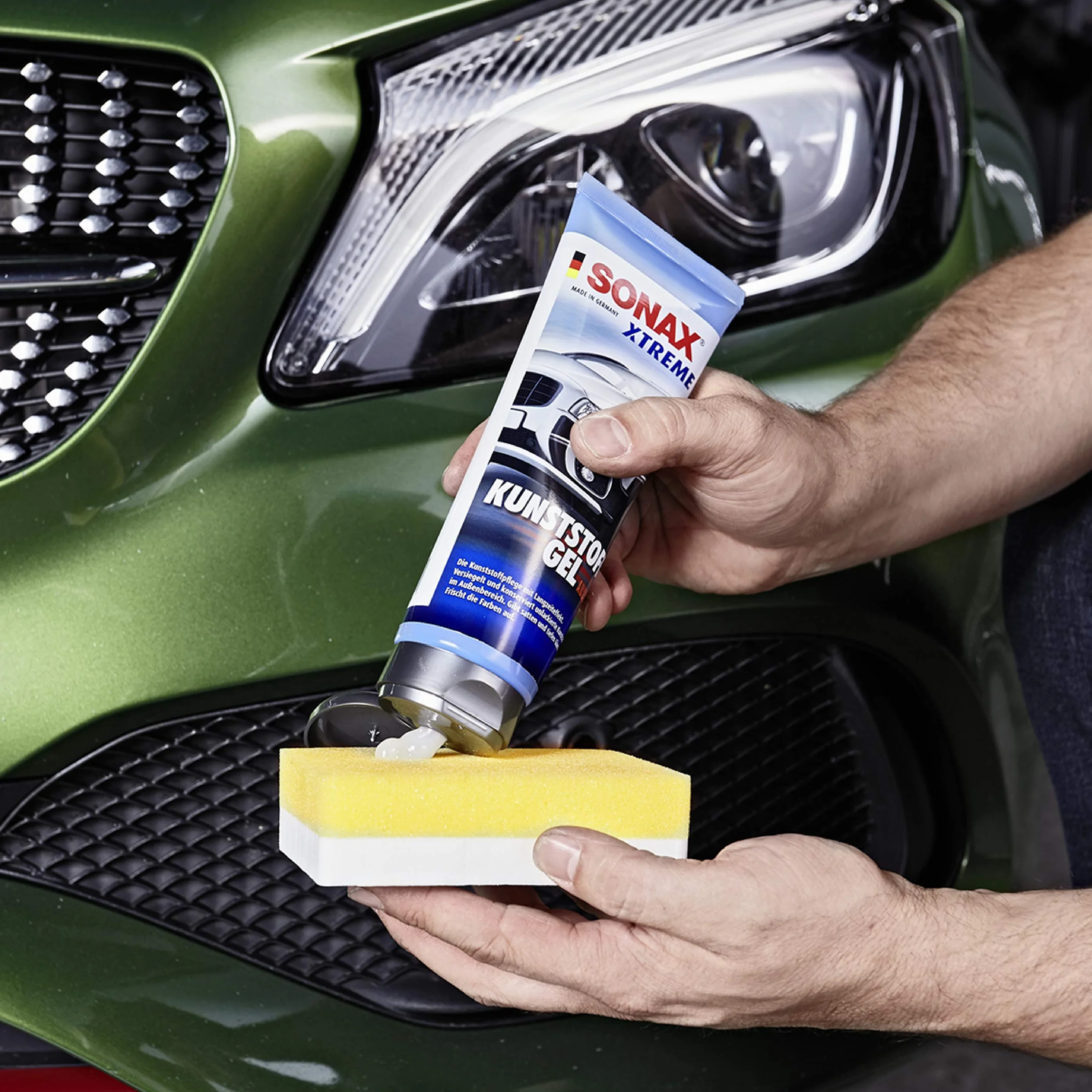 SONAX XTREME PLASTIC RESTORER GEL (250 ml) - Pielęgnacja plastiku o długotrwałym działaniu. Uszczelnia i chroni niepomalowane części zewnętrzne | Nr artykułu 02101410-810