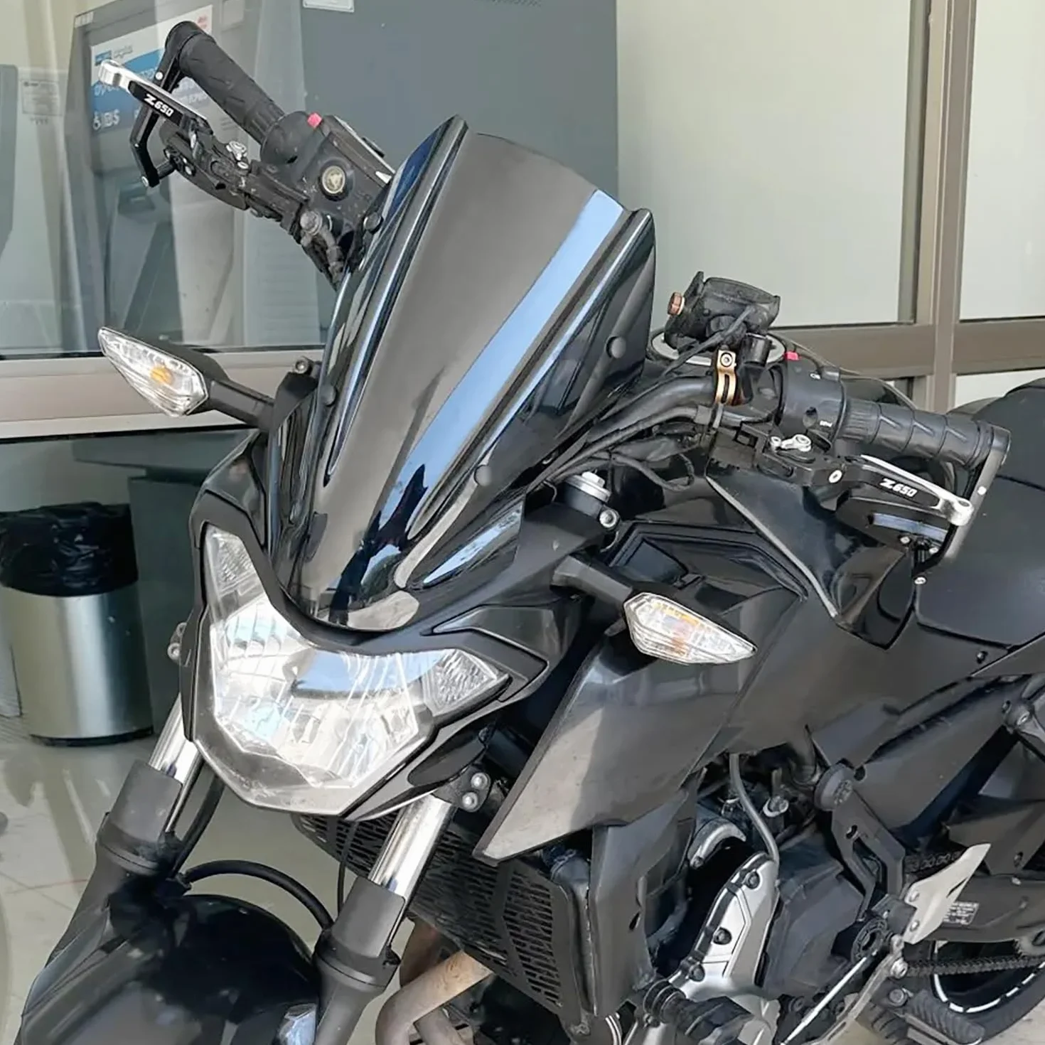 XX eCommerce Do Kawasaki Z650 szyba przednia szyba z mocowaniem motocykla Z 650 (dym)