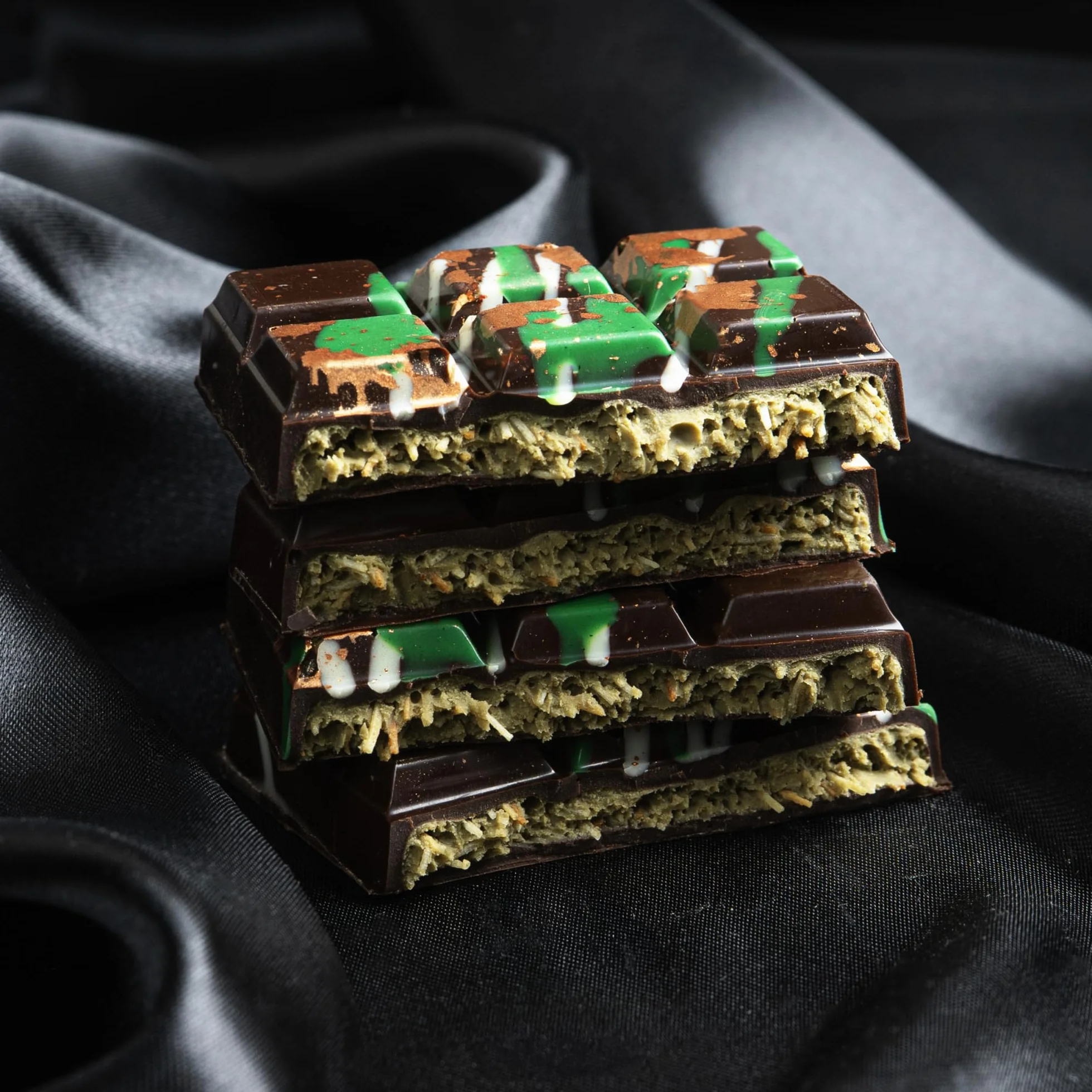 CHOCOLISSIMO - Dubai Dark Chocolate - Czekolada Dubaj, Prezent dla kobiety, dla mężczyzny, Delikatna belgijska ciemna czekolada z nadzieniem pistacjowym i ciastem Kadayif, Czekolada pistacjowa premium