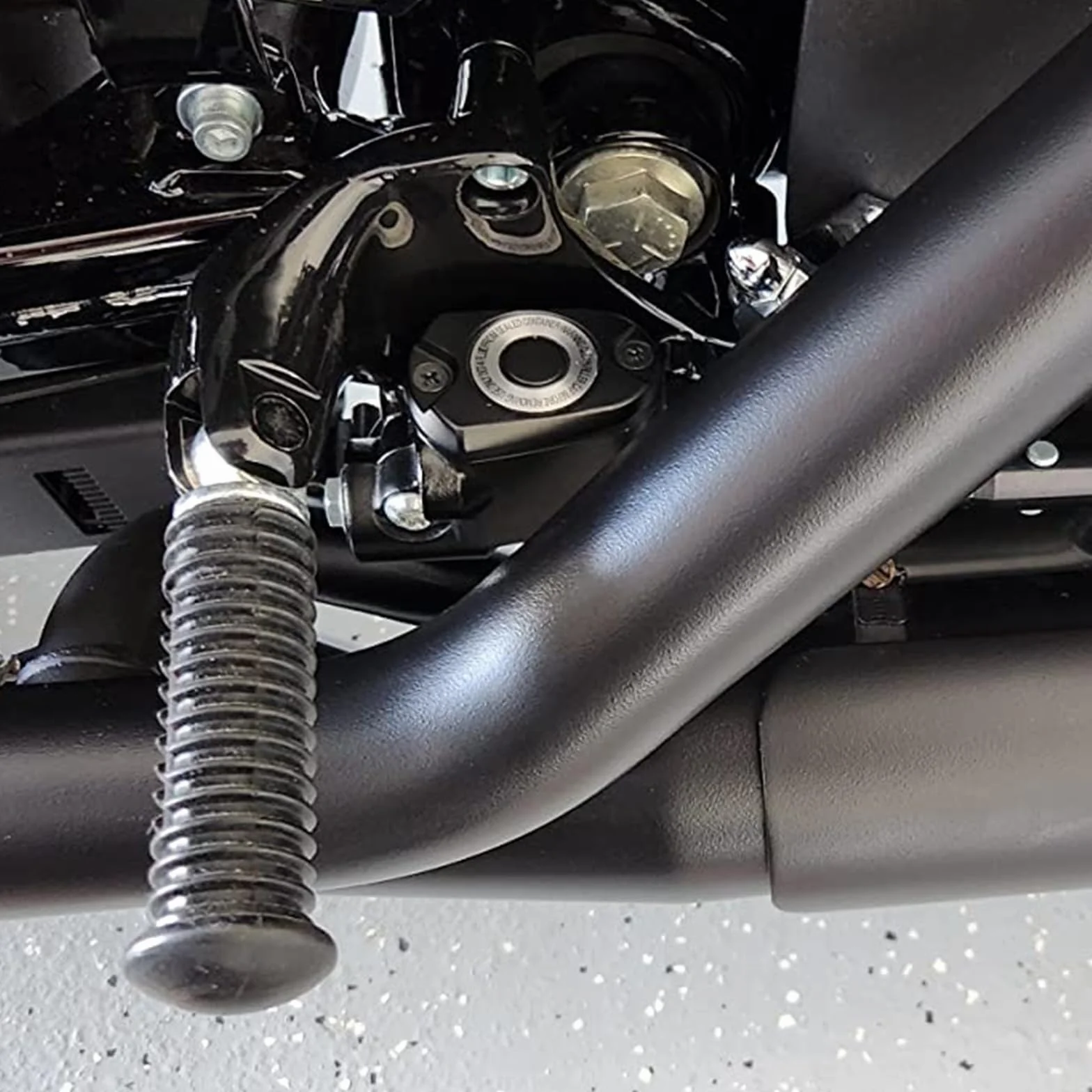 Motocyklowe tylne podnóżki pasażera podnóżki podnóżki i mocowanie pasują do Harley Sportster Iron XL 883 1200 Forty Eight Seventy Two 2014-2021