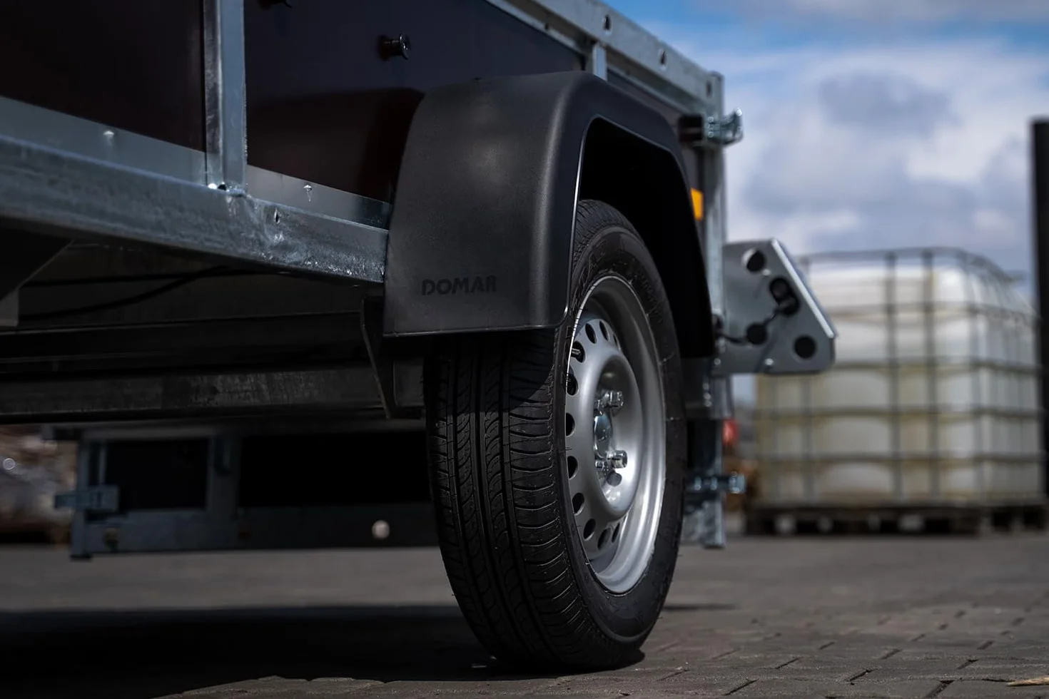 UNITRAILER Błotnik do przyczepy samochodowej DOMAR 13" z otworami