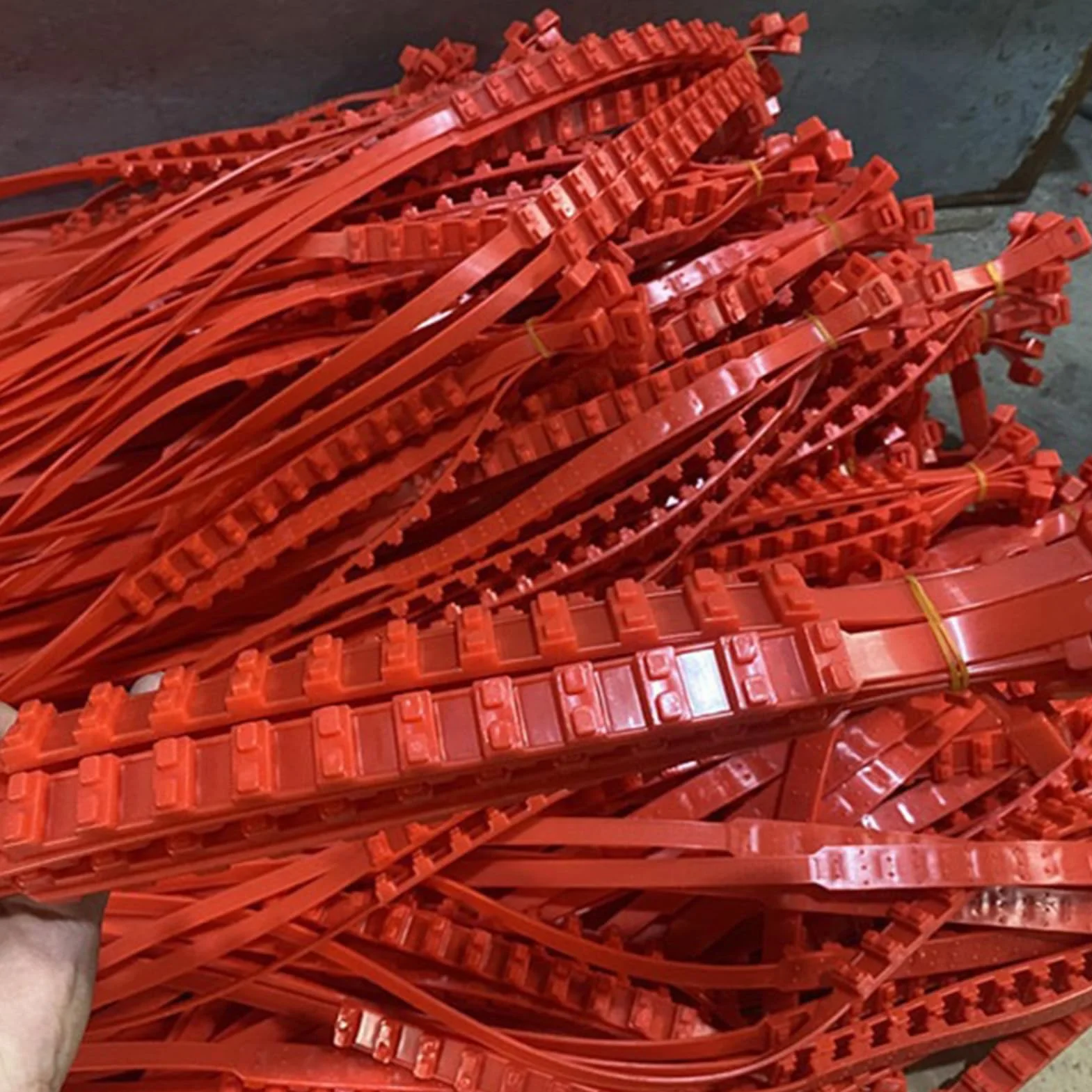 Snow Chains Anti Slip Wheel Traction Device 10 Pieces Zip Ties For Car Tires Sedan SUV Truck Winter Driving Road Safety Kit