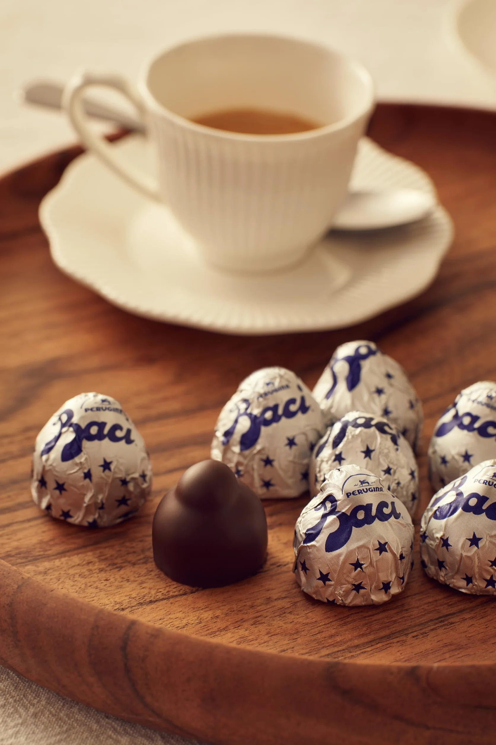 BACI PERUGINA Pudełko 350 g Classico Dark FINE Chocolate Truffle with Hazelnuts