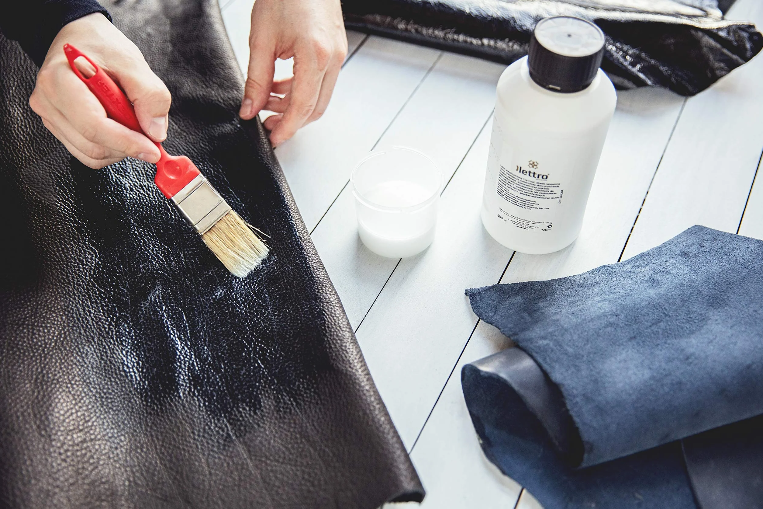 Lettro Top Coat Lakier do wykańczania skóry, utrwalacz farb do skóry naturalnej i syntetycznej, wykończenie skórzanej tapicerki samochodowej, mebli skórzanych, obuwia i innych, 500 ml, połysk