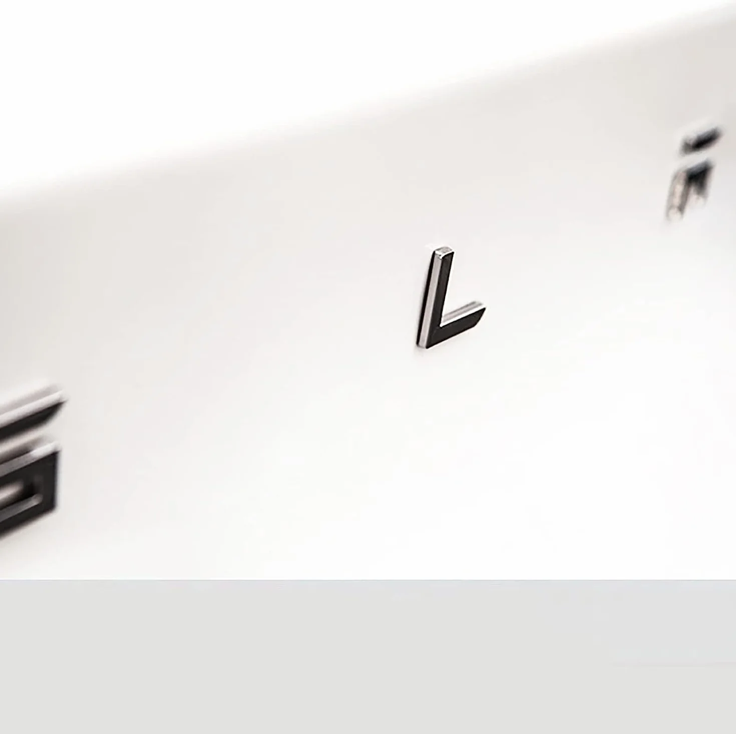 Samoprzylepne i pojedyncze litery dekoracyjne 3D Tesla: pasujące do modeli X, Y, S i 3 (szare)