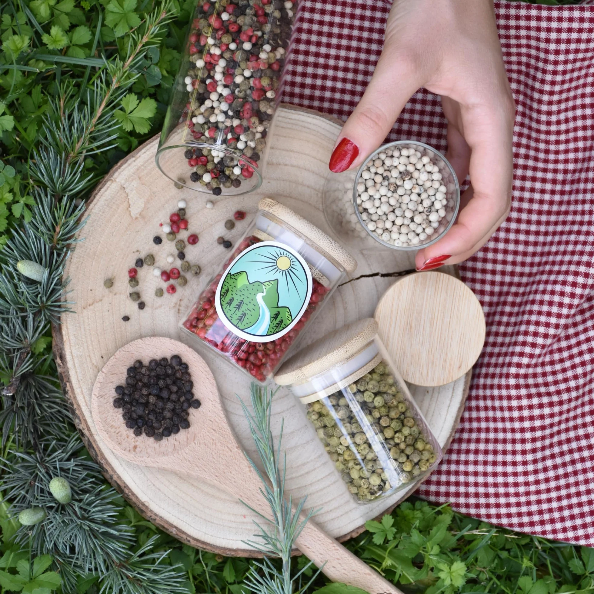 Alpi Nature Mieszanka Ziaren Pieprzu 100g, Całe Ziarna Czarnego, Białego, Różowego i Zielonego Pieprzu