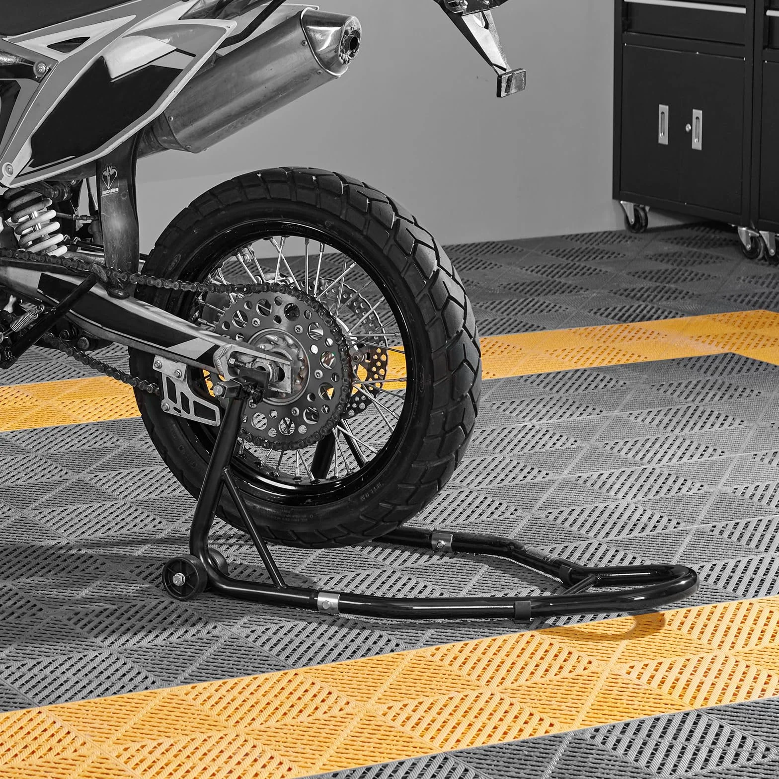VEVOR Stojak motocyklowy na tylne koło, z cewką wahacza widelca U+L, udźwig 850 funtów Stojak motocyklowy do podnoszenia tylnego koła, do Suzuki Yamaha Honda Kawasaki, czarny
