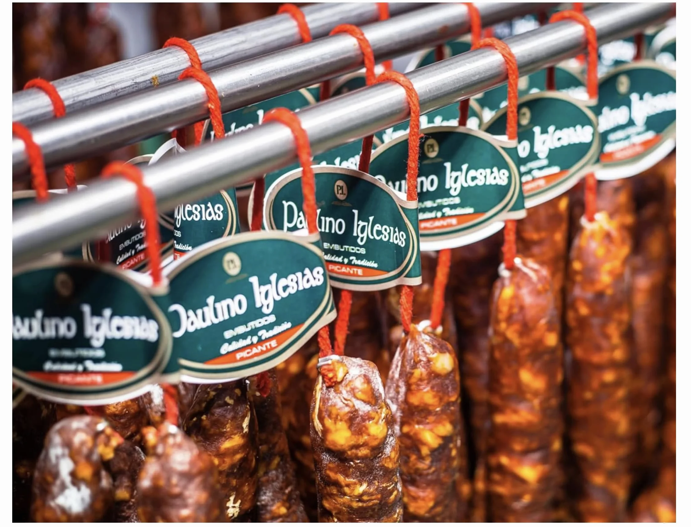 Chorizo ​​z Hiszpanii. Pikantne chorizo ​​​​Sarta 500 gr. Słona przekąska idealna do podzielenia się z rodziną/przyjaciółmi. Domowe kiełbaski. Produkt rzemieślniczy. 100% Naturalna Kiełbasa. Gourmet.