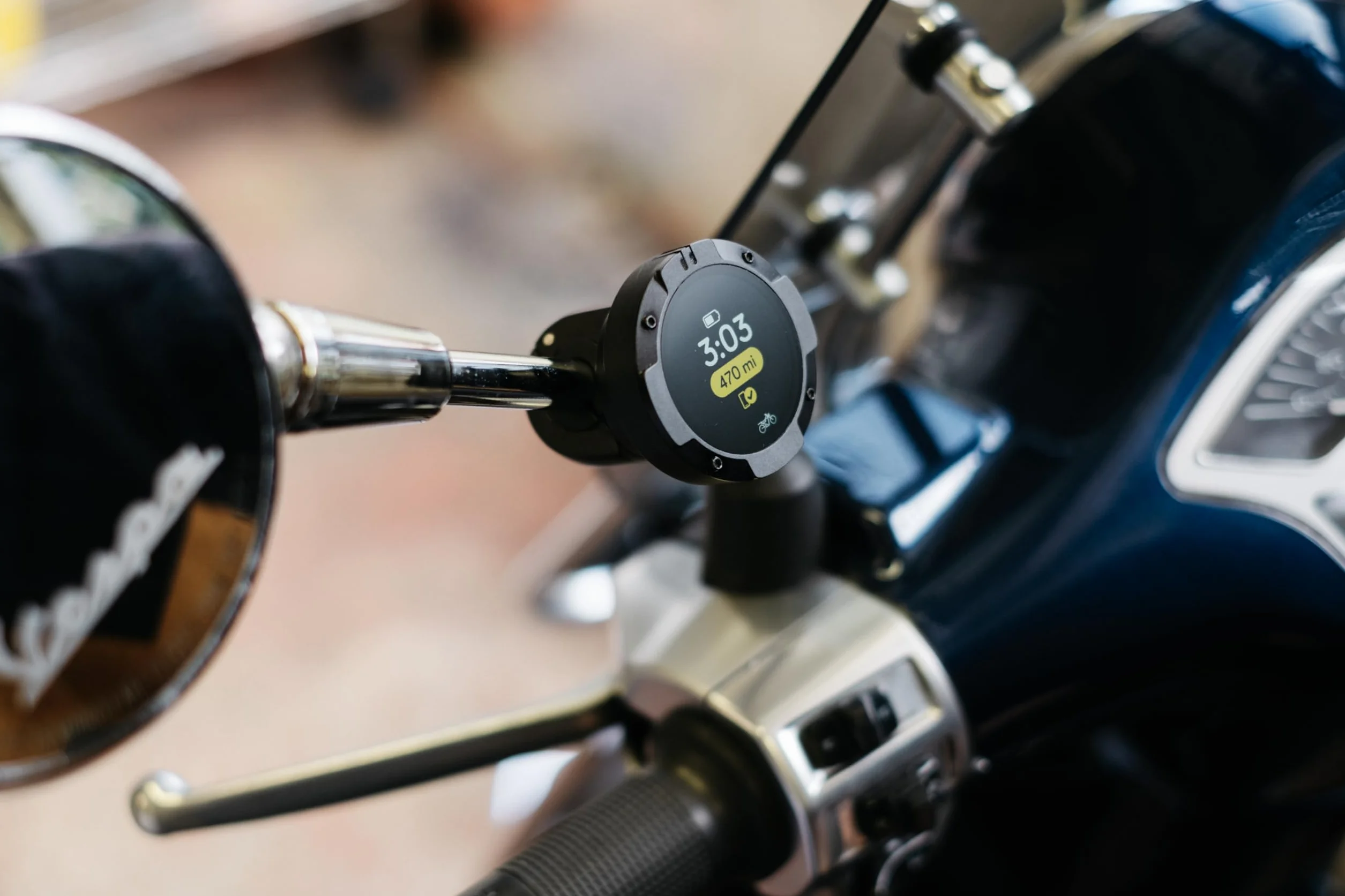 Beeline Moto II Mocowanie lusterka i poprzeczki, regulowany zacisk do motocykli i poprzeczek, trwała metalowa konstrukcja zapewnia bezpieczne dopasowanie do drążków 10–16 mm, kompatybilny z Moto II
