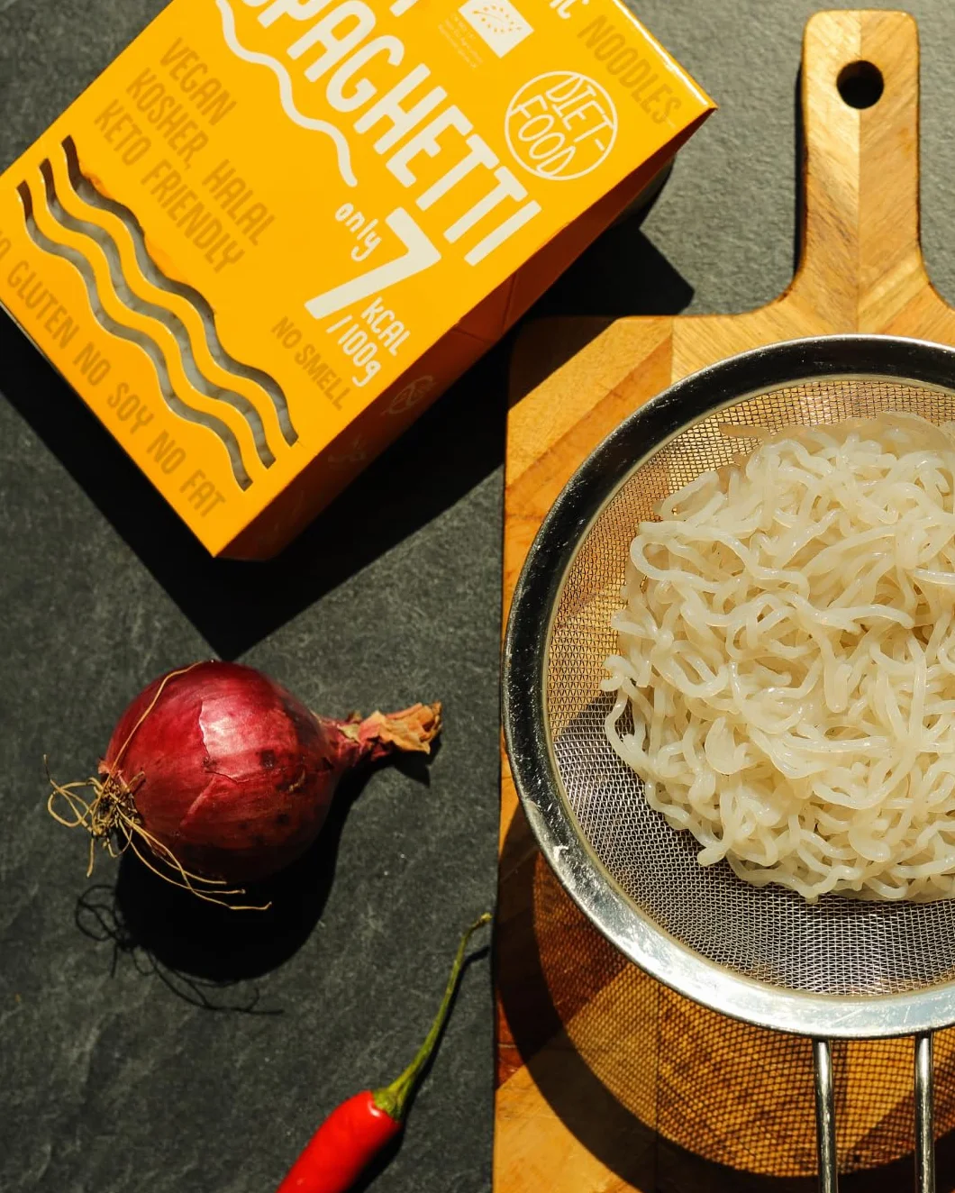 DIET-FOOD Bio Shirataki makaron spaghetti Noodles Low Carb, Konjak, niskokaloryczny, wegański, bez tłuszczu, soi, bezglutenowy, rozpuszczalny w wodzie, makaron dietetyczny, niska zawartość kalorii, 300 g (1 opakowanie)