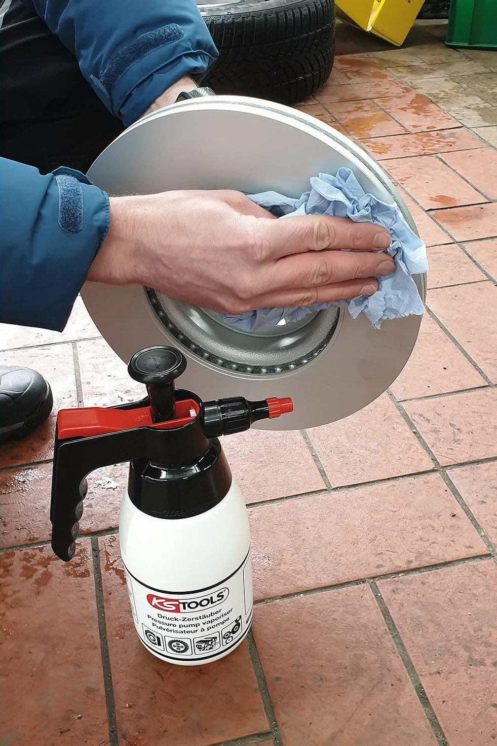 KS Tools 150.8258 Butelka z pompką do płynu do czyszczenia hamulców, 1 l