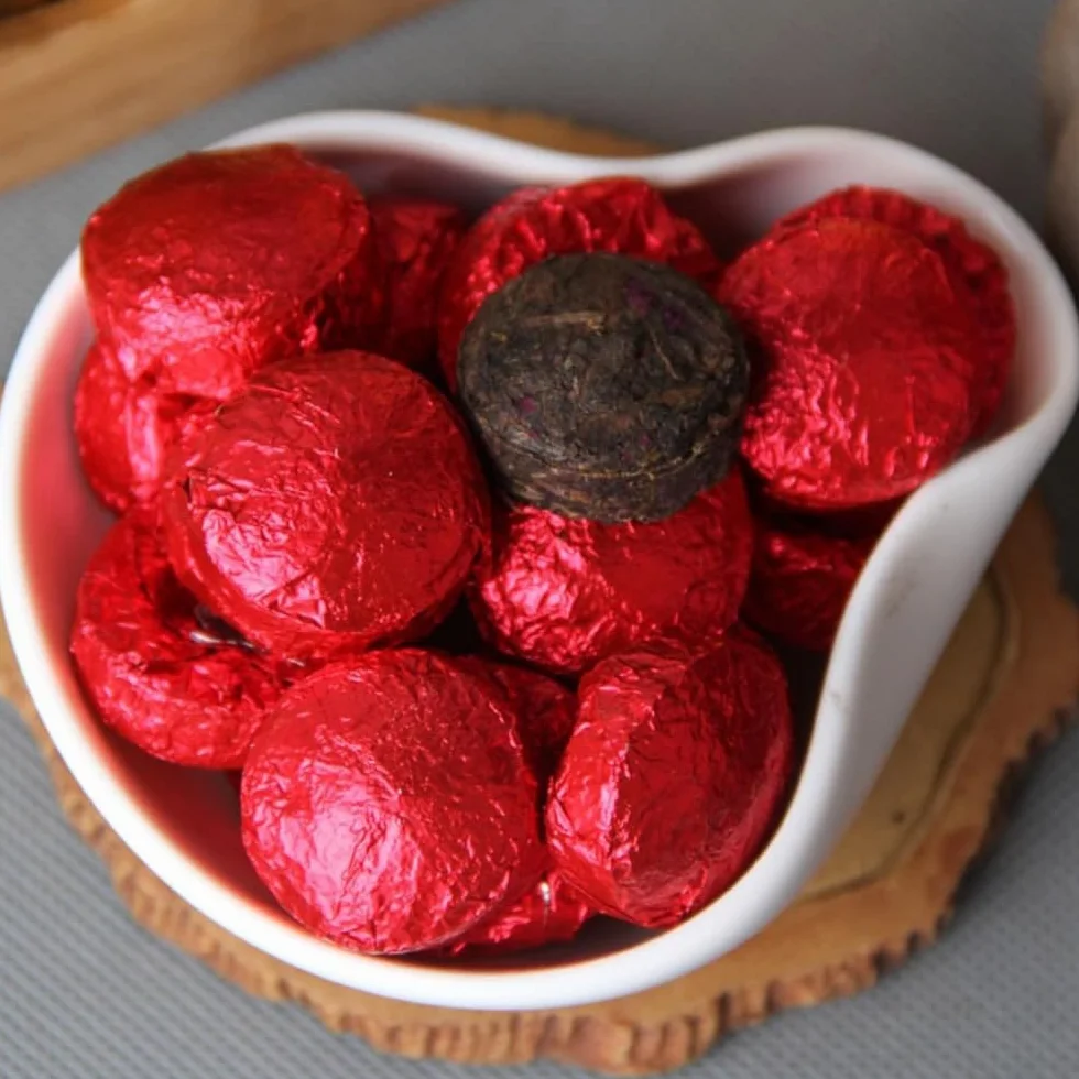 Wykwintne żelazne pudełko Herbata Pu 'er - Herbata różana Yunnan Pu' erh - Herbata Mini Tuo - Herbata czarna 75g (15 sztuk w pudełku)