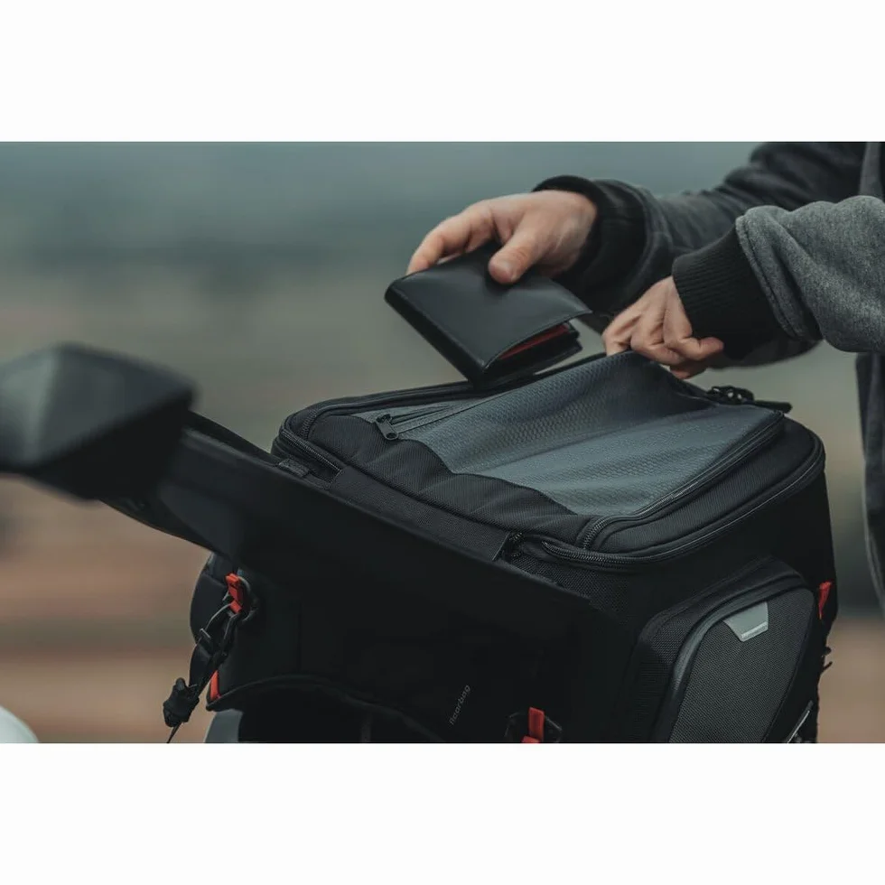 PRO Rearbag Tail Bag 1680D nylon balistyczny. Czarny/antracytowy. 22-34 l.