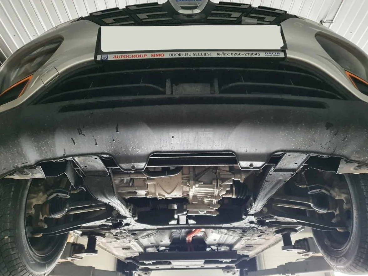 osłona metalowa pod silnikiem, kompatybilna z Dacia Spring – (2021–2025)