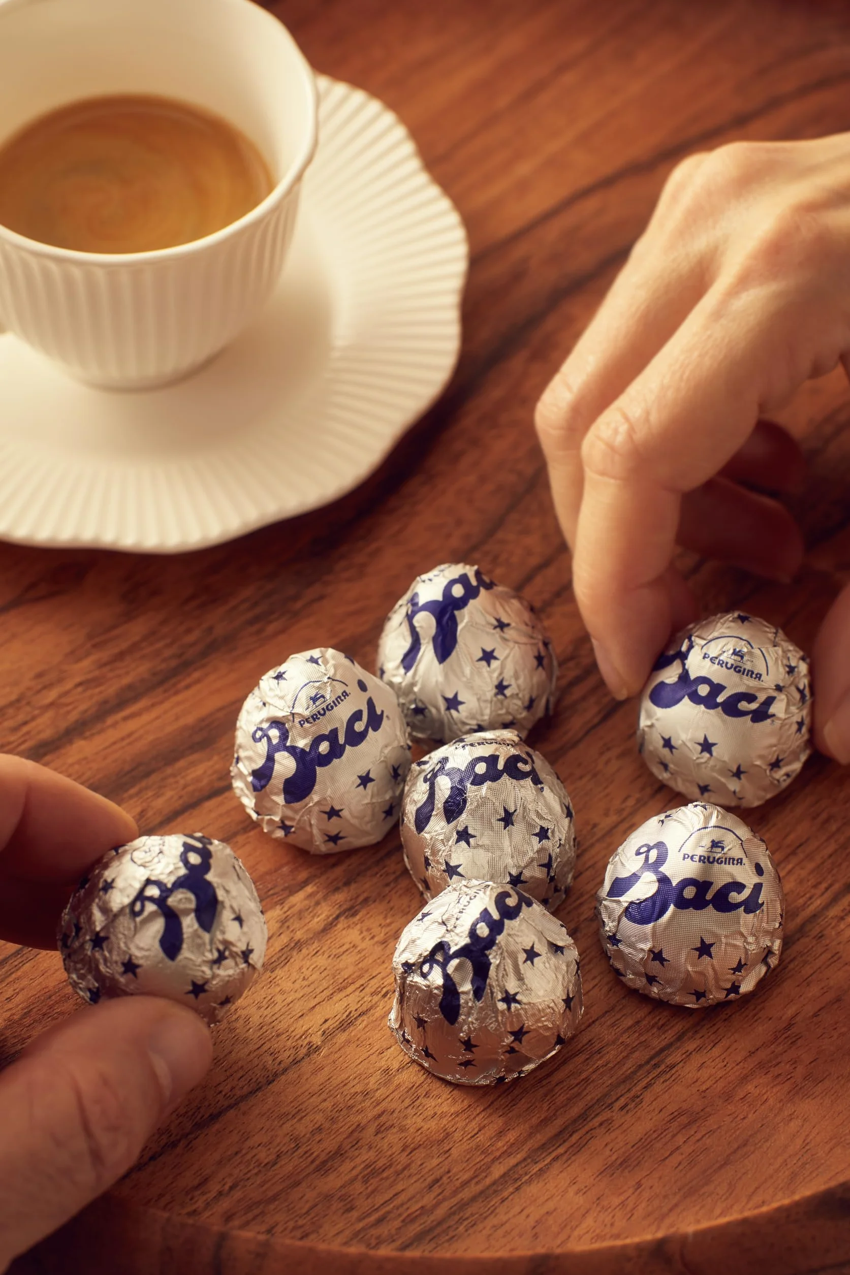 BACI PERUGINA Pudełko 350 g Classico Dark FINE Chocolate Truffle with Hazelnuts