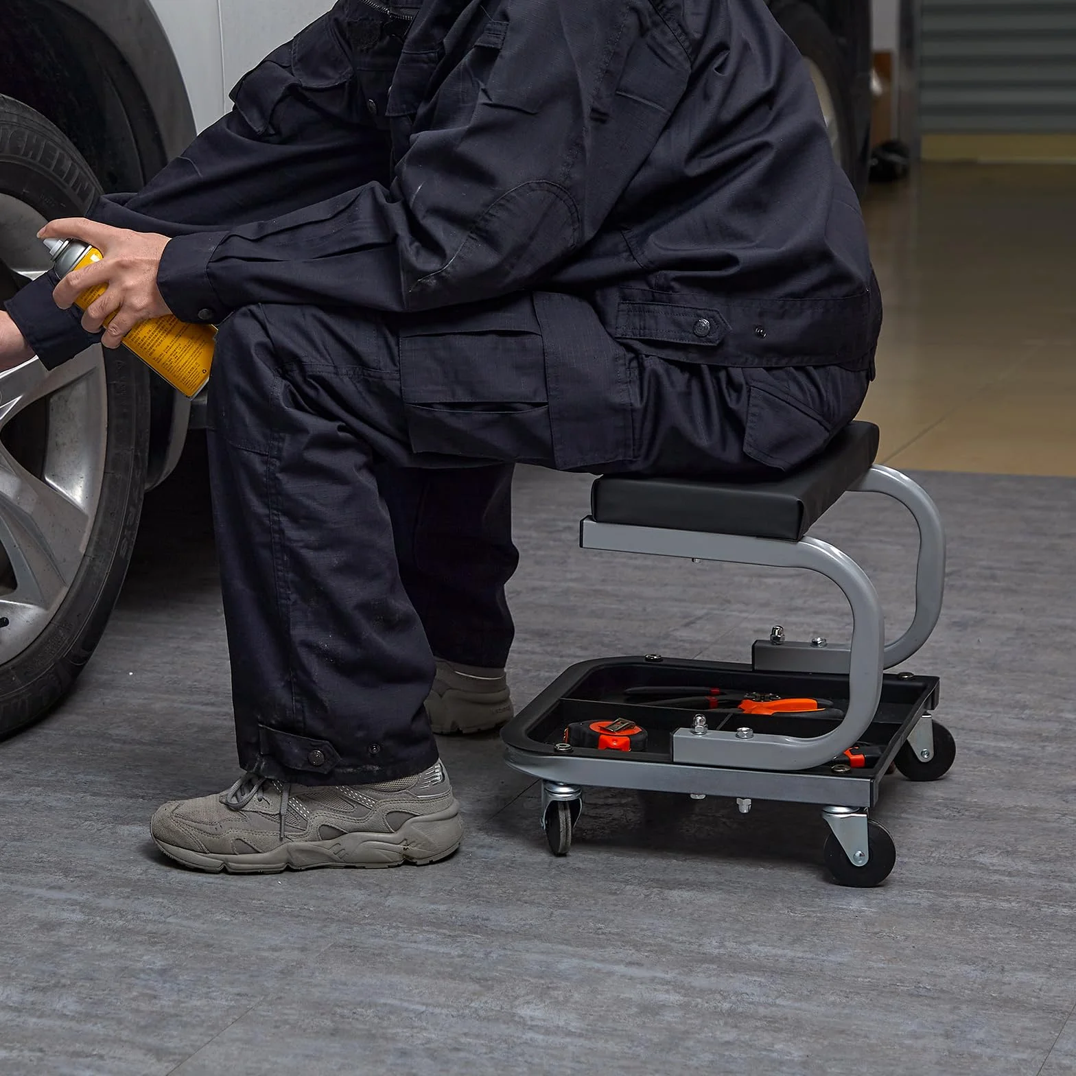 VEVOR Rolling Creeper Siedzenie garażowe/sklepowe, nośność 113 kg, wyściełany stołek warsztatowy, z tacą na narzędzia, stołek mechaniczny do garażu, sklepu, napraw samochodów, czarny