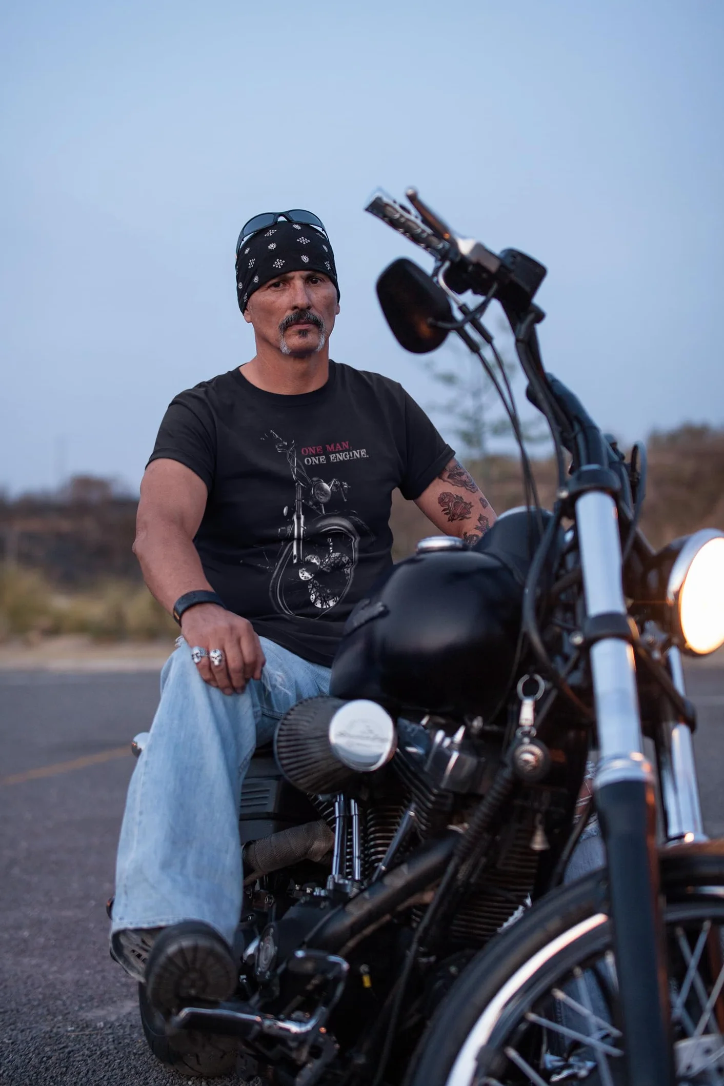 Biker Shirt: Chopper - One Man One Engine - T-shirt motocyklowy mężczyźni kobiety - mężczyźni kobiety - miłośnicy - fan-s - rocker - anarchy - prezent - rowerzysta - motocyklista - motorower - Bike MC