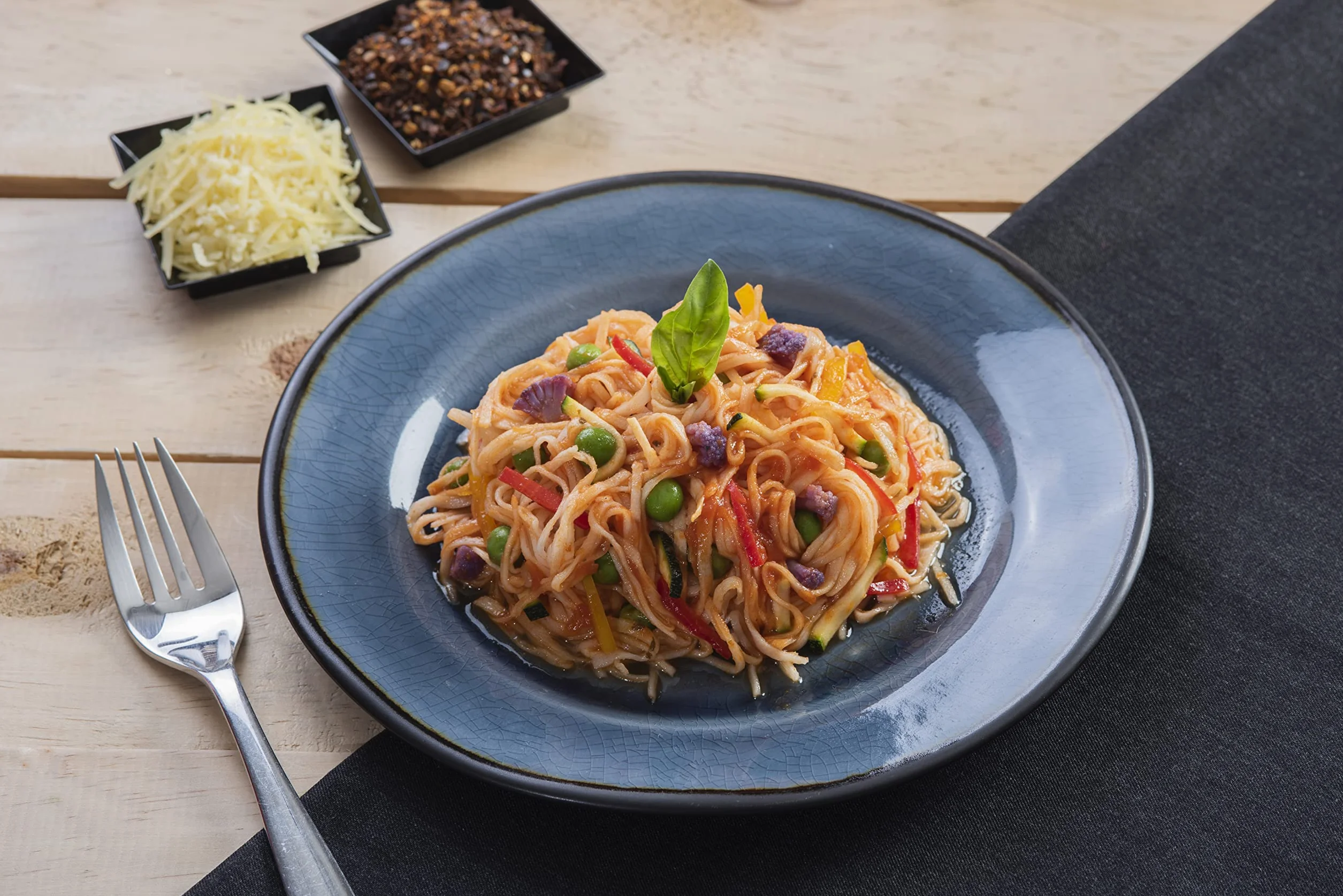 DIET-FOOD Bio Shirataki makaron spaghetti Noodles Low Carb, Konjak, niskokaloryczny, wegański, bez tłuszczu, soi, bezglutenowy, rozpuszczalny w wodzie, makaron dietetyczny, niska zawartość kalorii, 300 g (1 opakowanie)