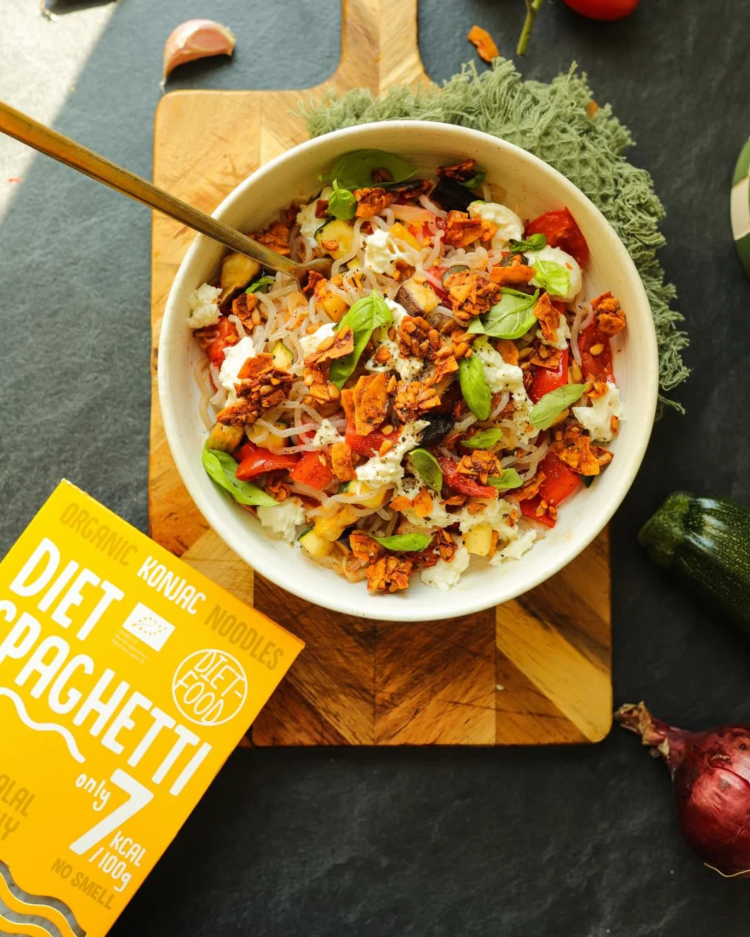 DIET-FOOD Bio Shirataki makaron spaghetti Noodles Low Carb, Konjak, niskokaloryczny, wegański, bez tłuszczu, soi, bezglutenowy, rozpuszczalny w wodzie, makaron dietetyczny, niska zawartość kalorii, 300 g (1 opakowanie)