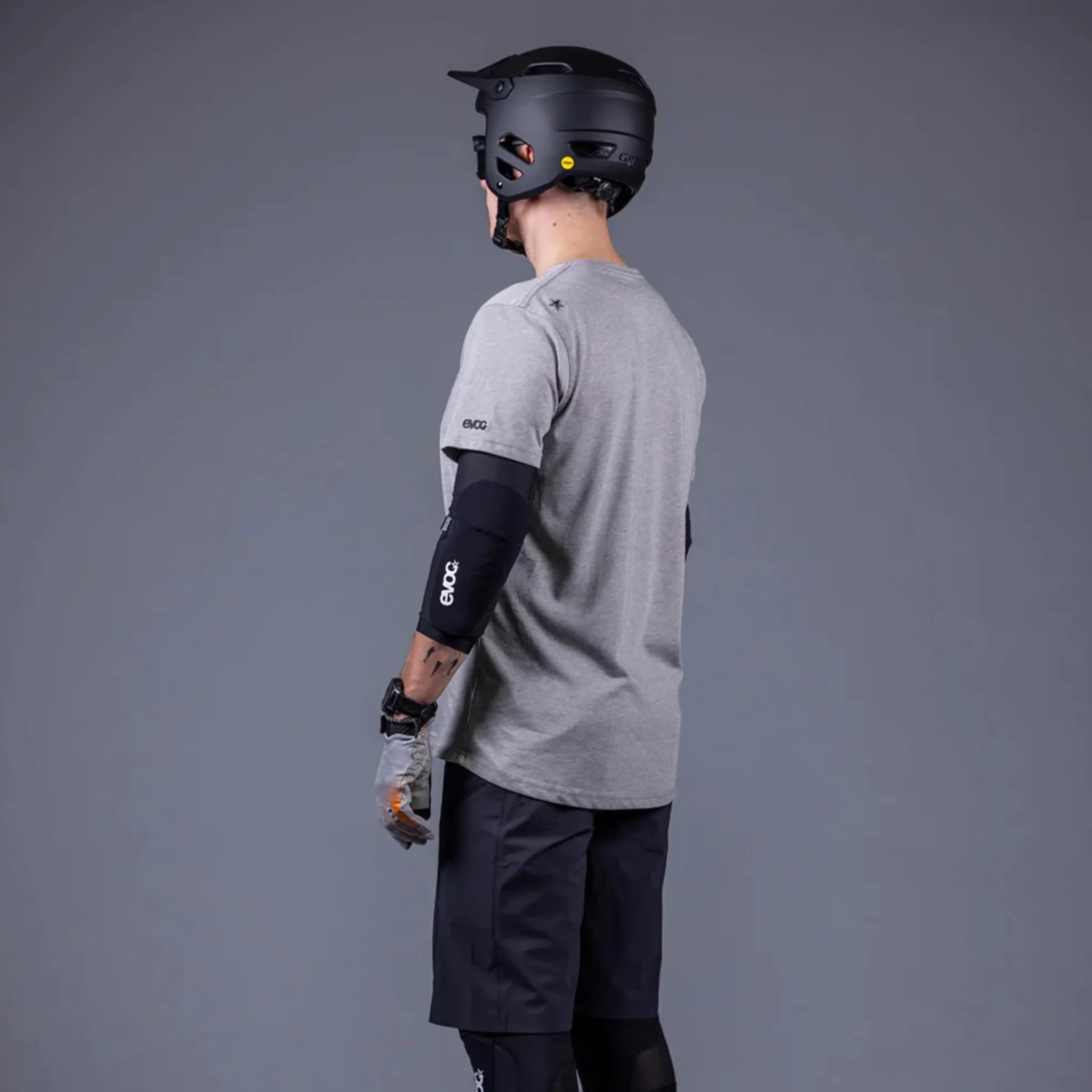 EVOC ELBOW PROTECTOR LS FLEX LITE, lekkie ochraniacze łokci MTB (ochraniacze łokci z poziomem ochrony 1, oddychające ochraniacze ramion, optymalna swoboda ruchów, akcesoria rowerowe), czarne