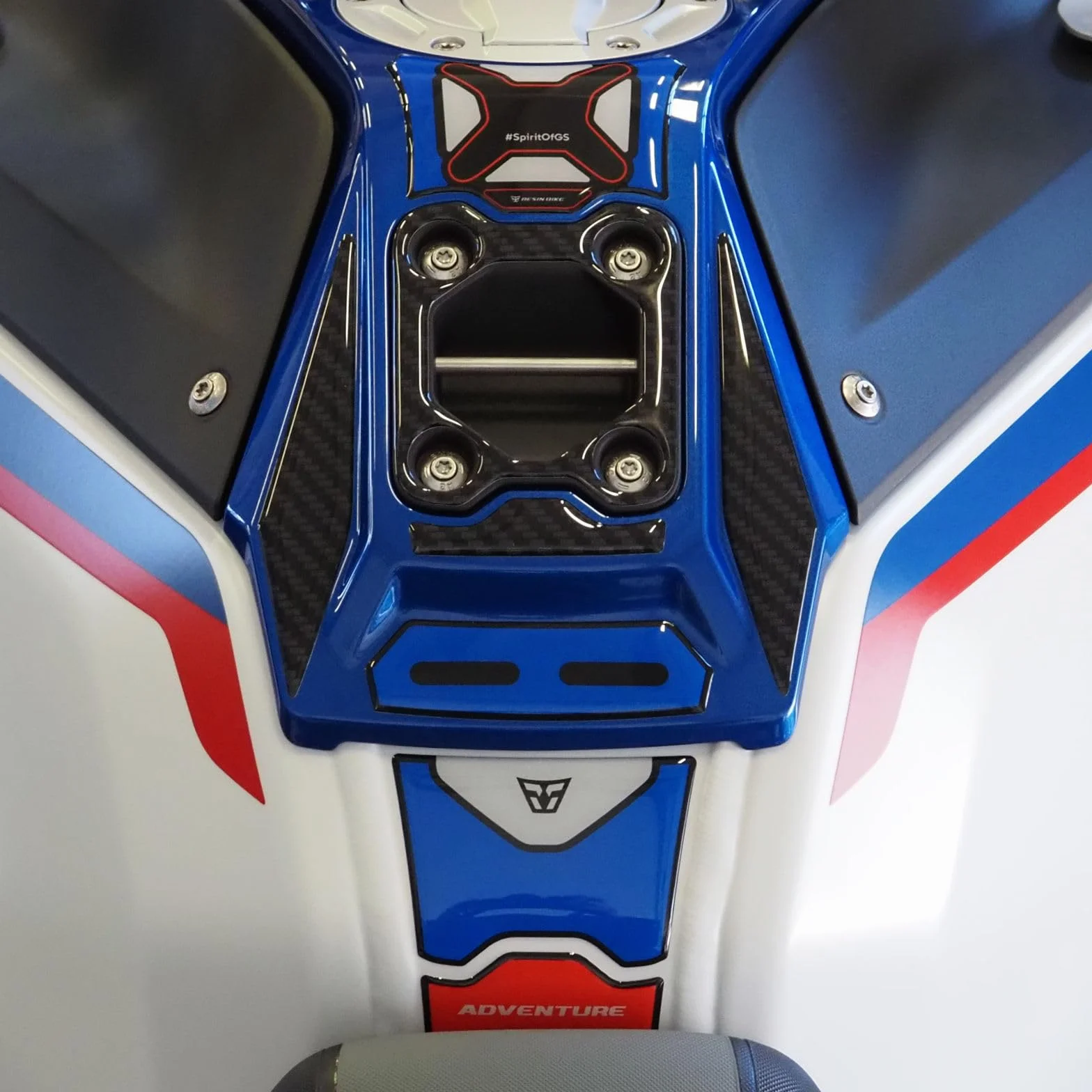Resin Bike Kit Naklejki Moto kompatybilne z Bmw R 1300 GS Adventure Trophy 2025. Chronią Kompletny zestaw przed uderzeniami i zadrapaniami. Naklejki żywiczne z efektem 3D - wyprodukowane we Włoszech