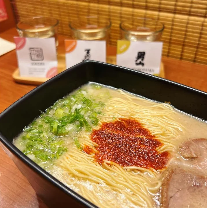 Ichiran Hakata straight noodle Kamadare premium tonkotsu soup Ramen with special secret red dry sauce 2 meals