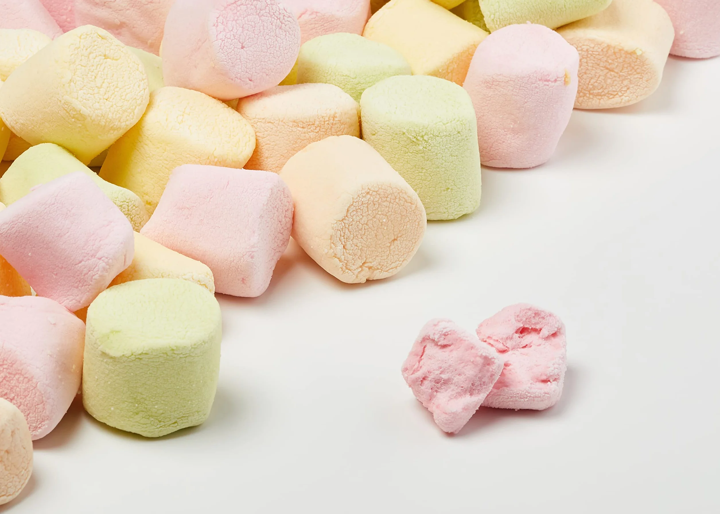 Rocky Mountain Marshmallows Fruity słodycze do palenia przy ognisku 300 g