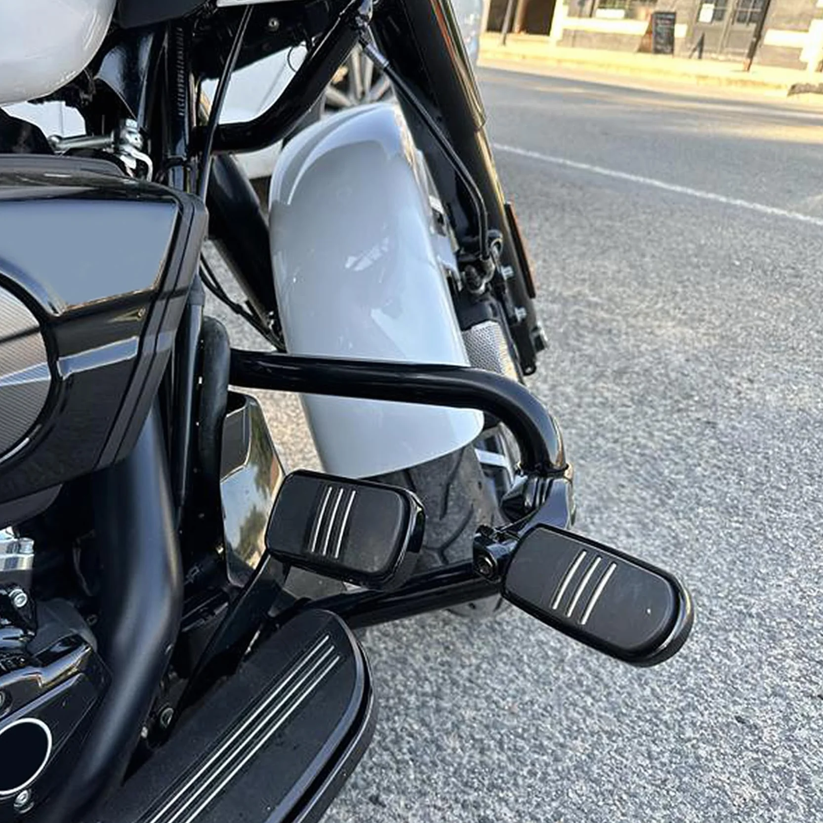 TCMT Podnóżki autostrady 32 mm kompatybilne z Electra Road King Street Glide Touring czarne