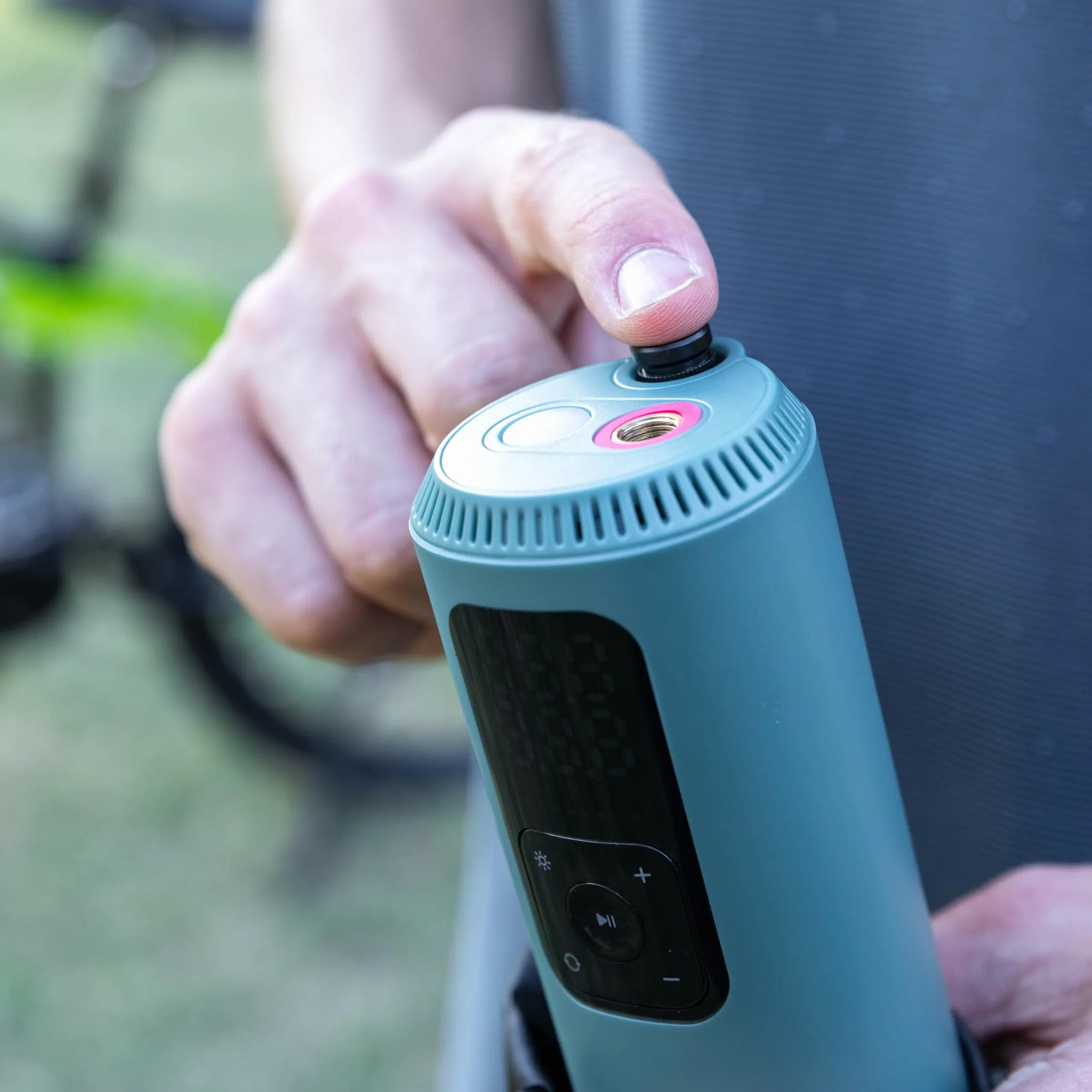 Portable Electric Air Compressor XP przenośna sprężarka do rowerów, motocykli, skuterów, piłek, z czujnikiem ciśnienia, zintegrowane światło LED, 150 PSI, 2 x 1200 mAh