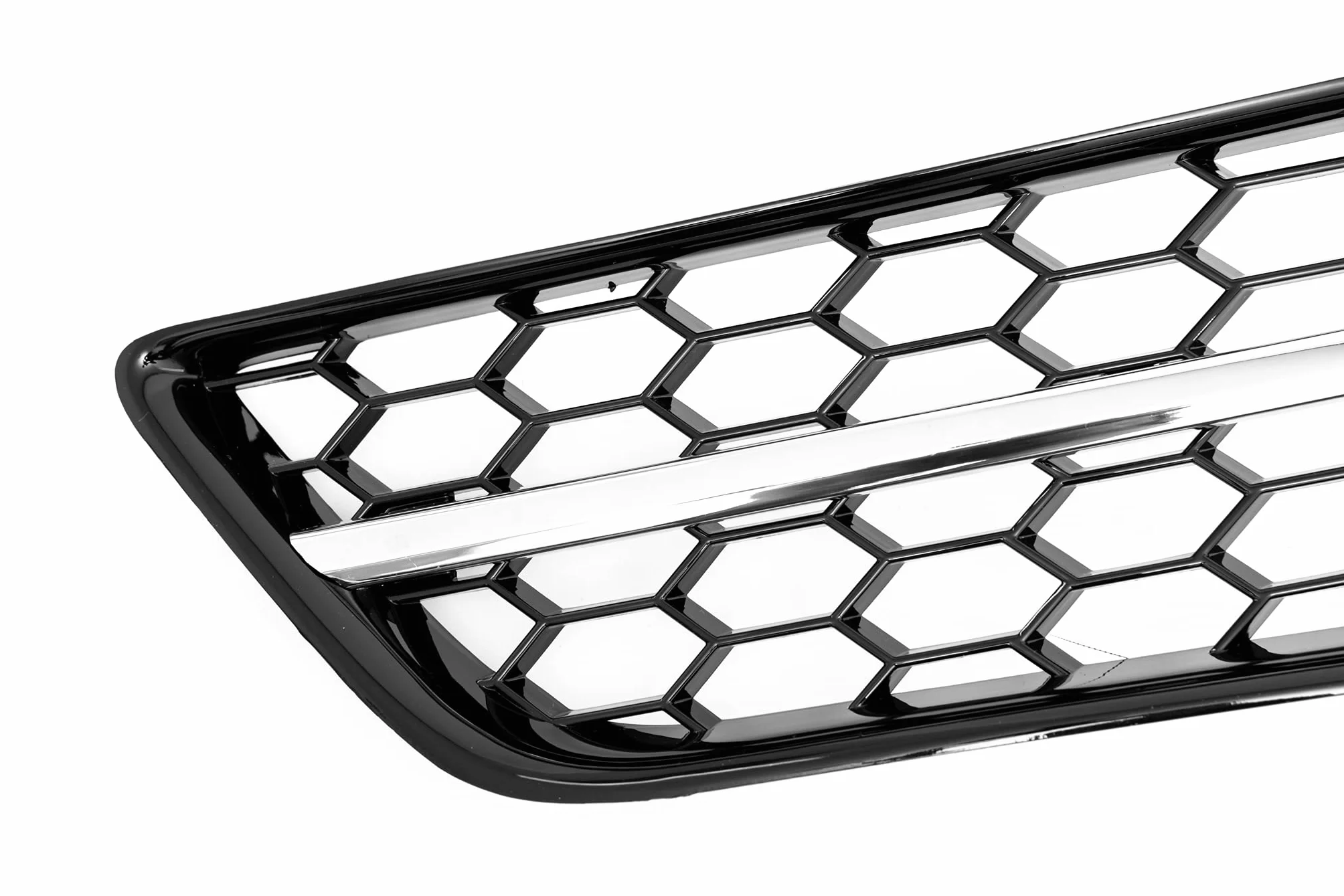 Do Audi A3 8P przedni zderzak dolna siatka kratka dolotowa wkładka 08-13
