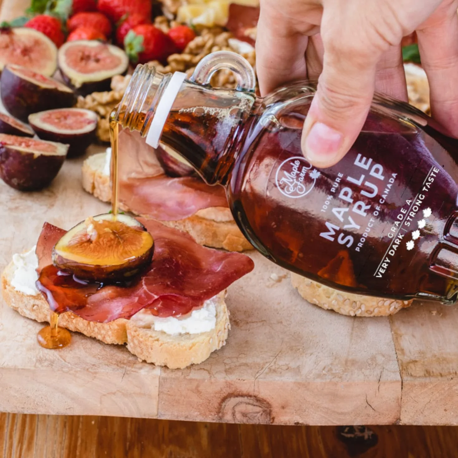 MapleFarm - Czysty syrop klonowy - Wyprodukowano w Kanadzie - Klasa A (Very Dark, Strong taste) - Butelka 189 ml (250 g) - Pure maple syrup - Maple syrup