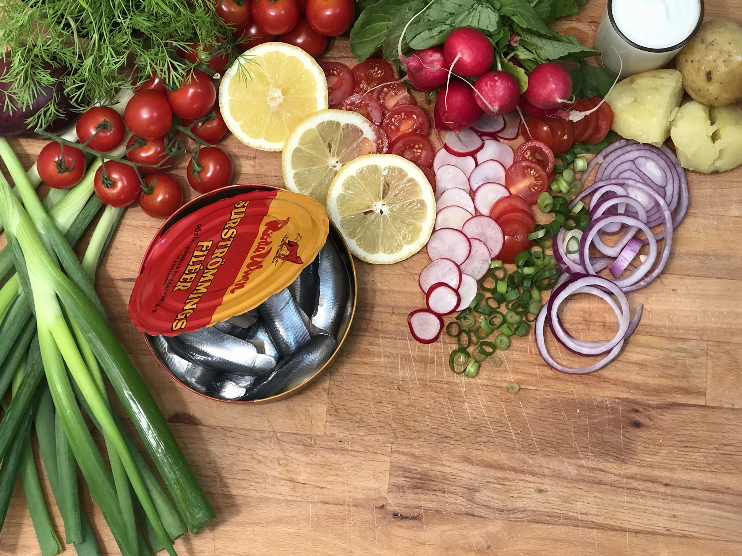 Surströmming filety – sfermentowane filety śledziowe w tradycyjnej puszce