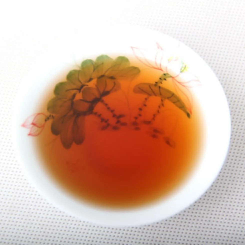 Wykwintne żelazne pudełko Herbata Pu 'er - Herbata różana Yunnan Pu' erh - Herbata Mini Tuo - Herbata czarna 75g (15 sztuk w pudełku)
