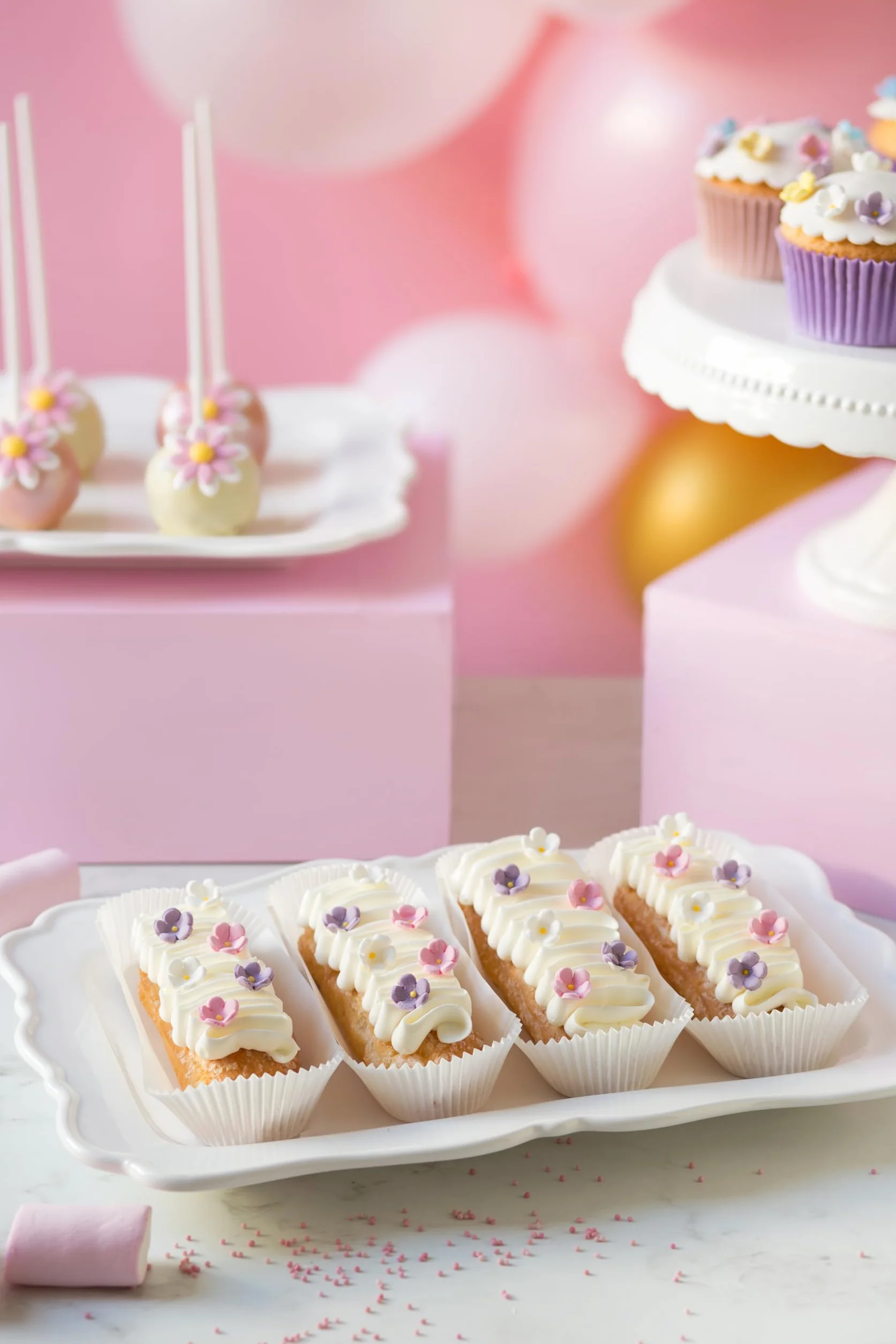 Decora Zestaw 30 ozdób cukrowych małe kwiaty różne kolory