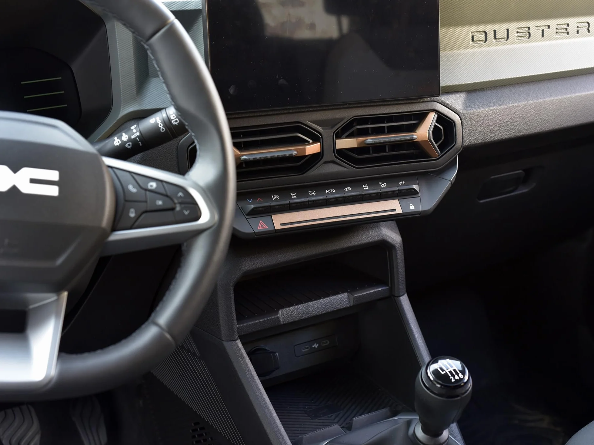 Stalowa osłona na 2024+ Dacia.Duster III 3 (P1310) | Dekoracja płyty środkowej - COPPER-BROWN | 1 sztuka Essential Expression Journey Extreme DUSTER akcesoria tuningowe